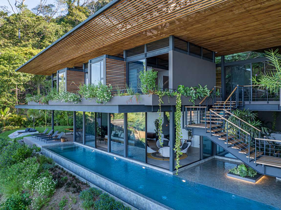 Cascada de Luz — a Studio Saxe house above Dominical, its 24-meter lap pool cantilevered along the elevation