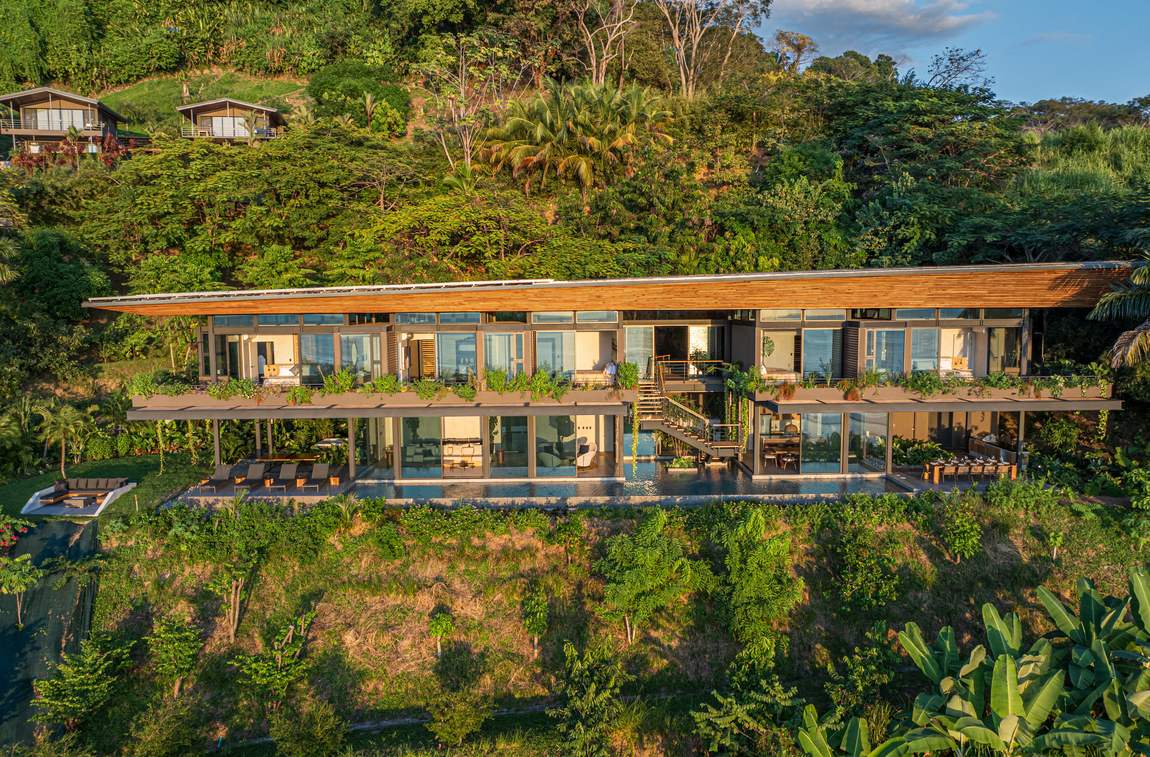 Cascada de Luz &mdash; The house set into the mountainside above Dominical