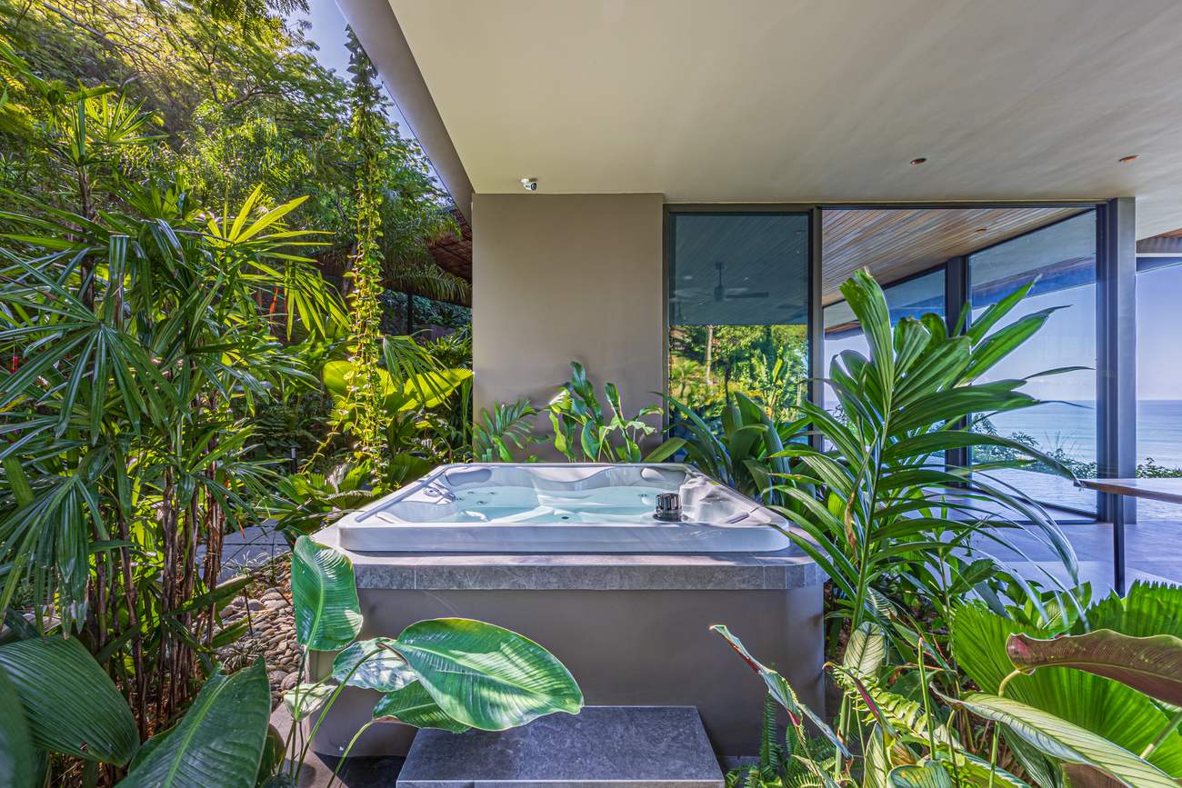 Cascada de Luz &mdash; The jacuzzi, set into the planting