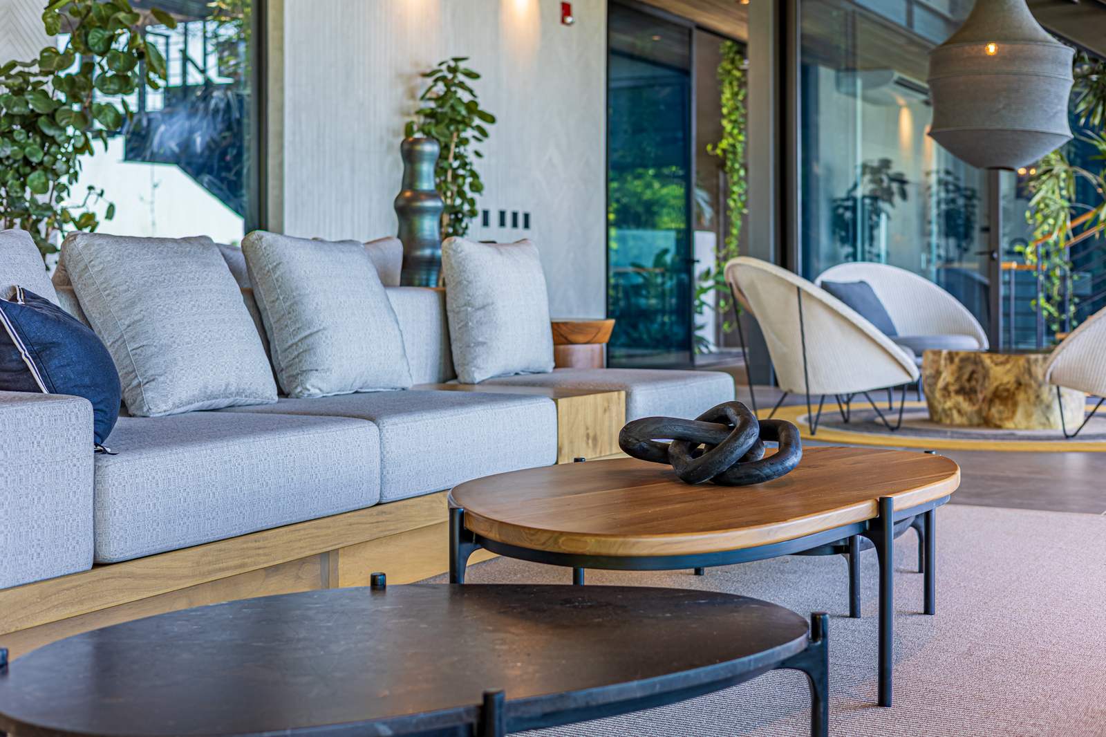 Cascada de Luz &mdash; The living area, open to the pool terrace