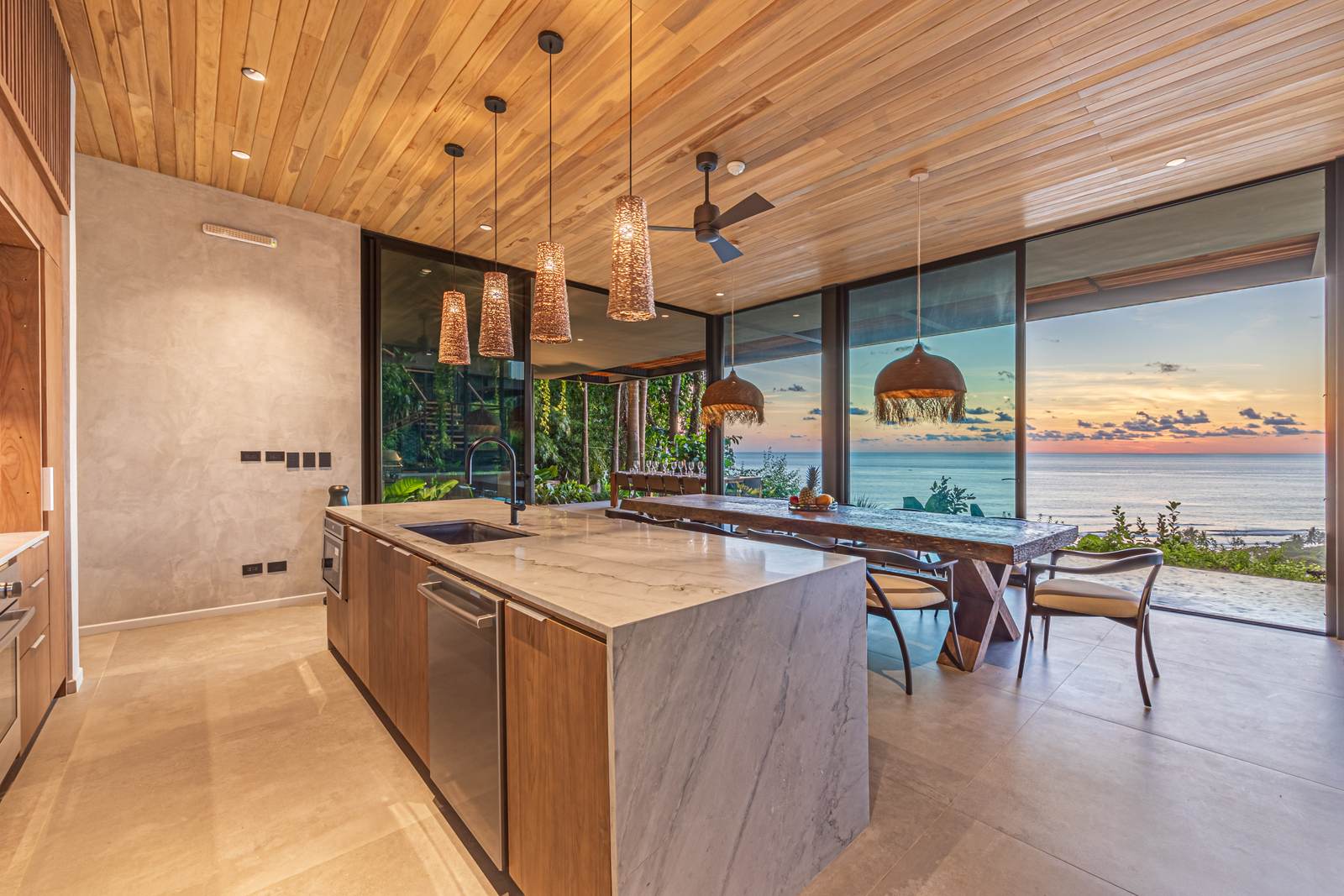Cascada de Luz &mdash; The kitchen island