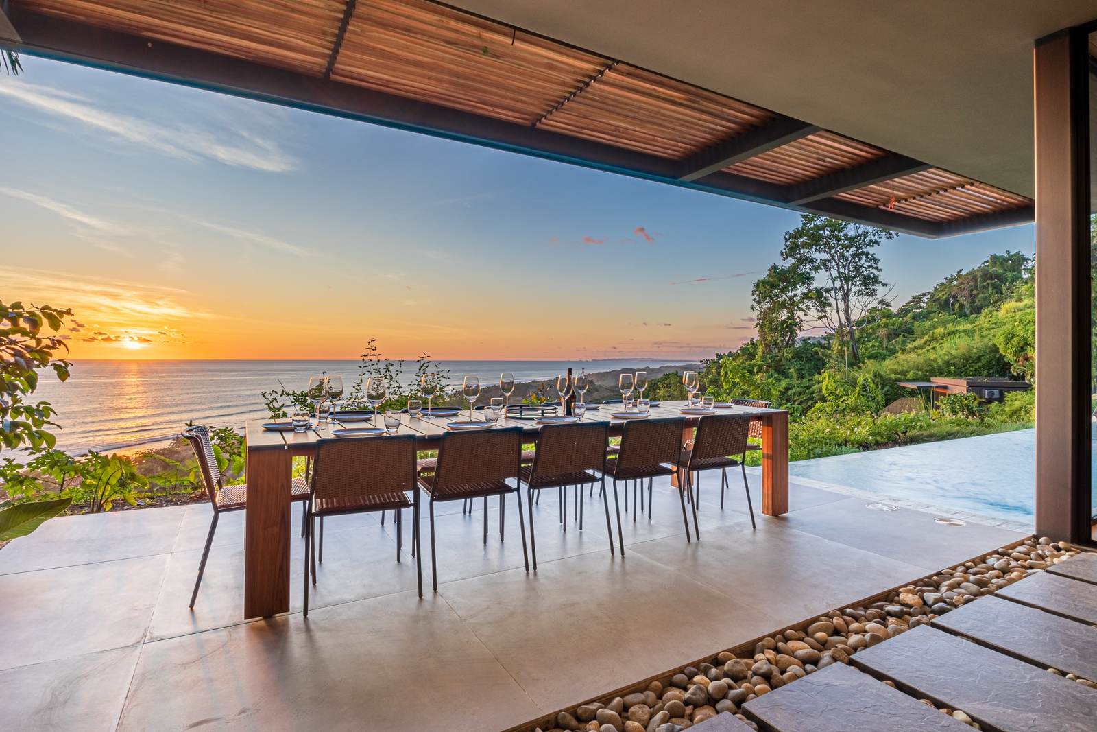 Cascada de Luz &mdash; Dining on the terrace at sunset