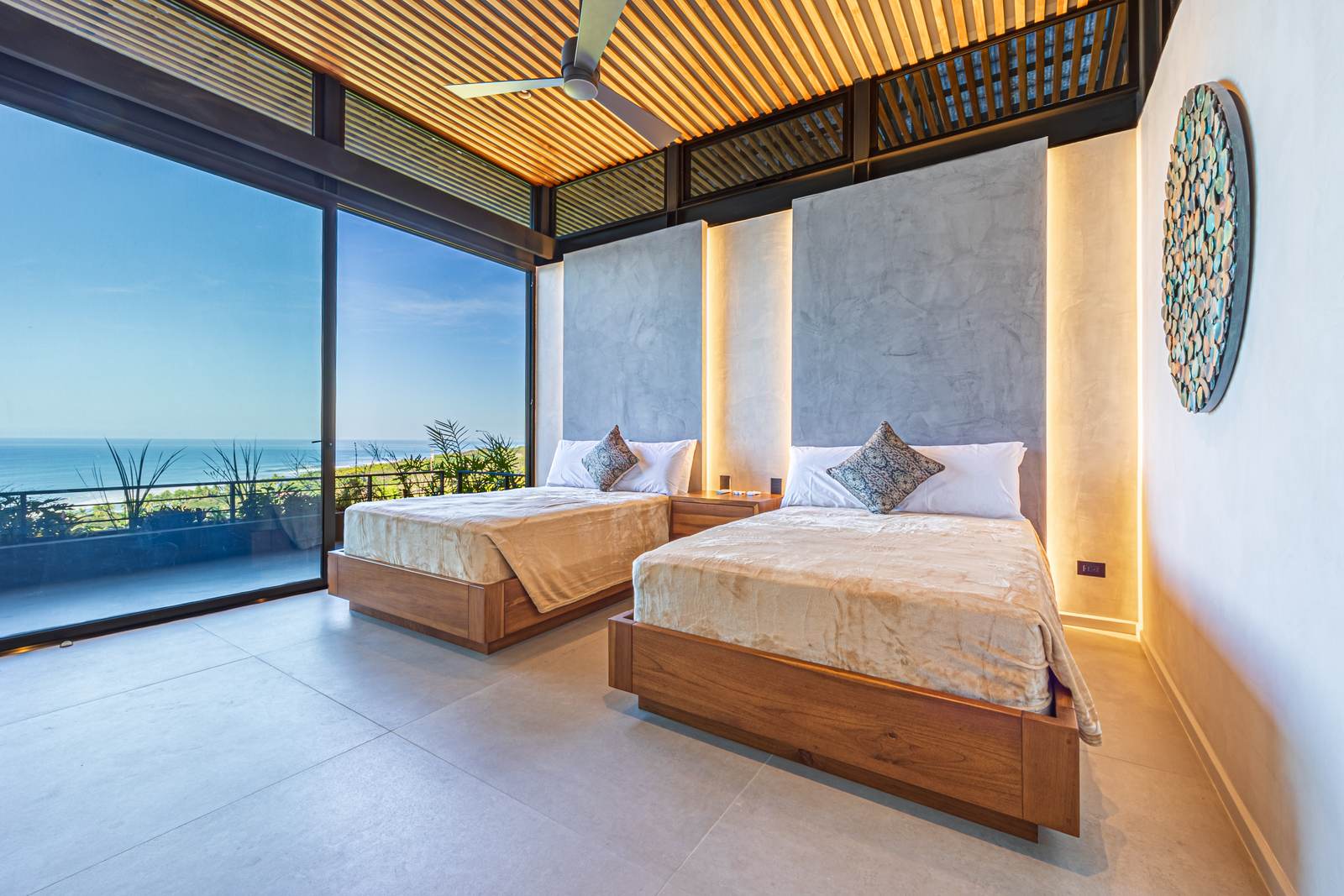Cascada de Luz &mdash; A bedroom facing the ocean