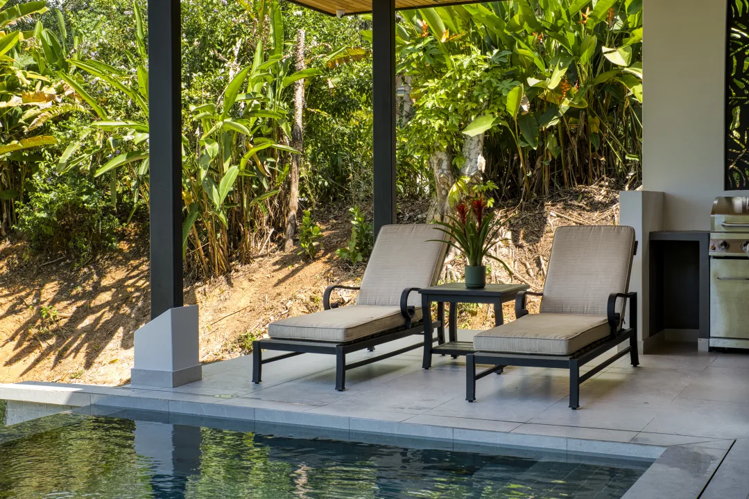 Dulce Pac&iacute;fico &mdash; loungers at the pool