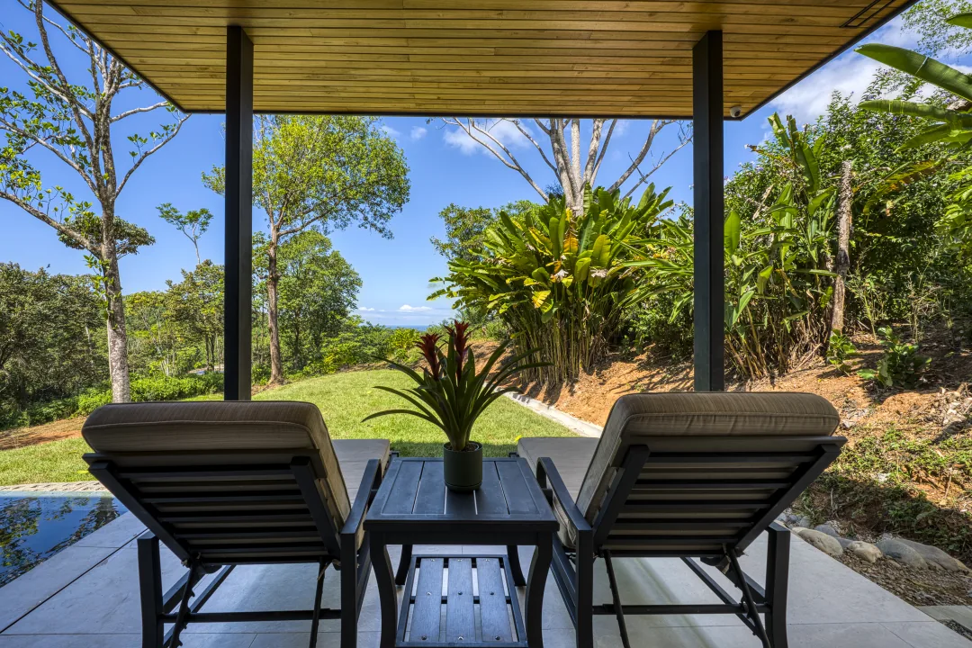 Dulce Pac&iacute;fico &mdash; dining on the terrace