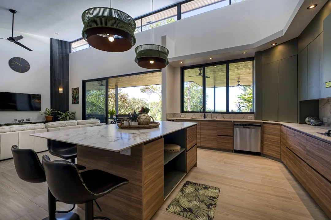 Dulce Pac&iacute;fico &mdash; the kitchen open to the dining