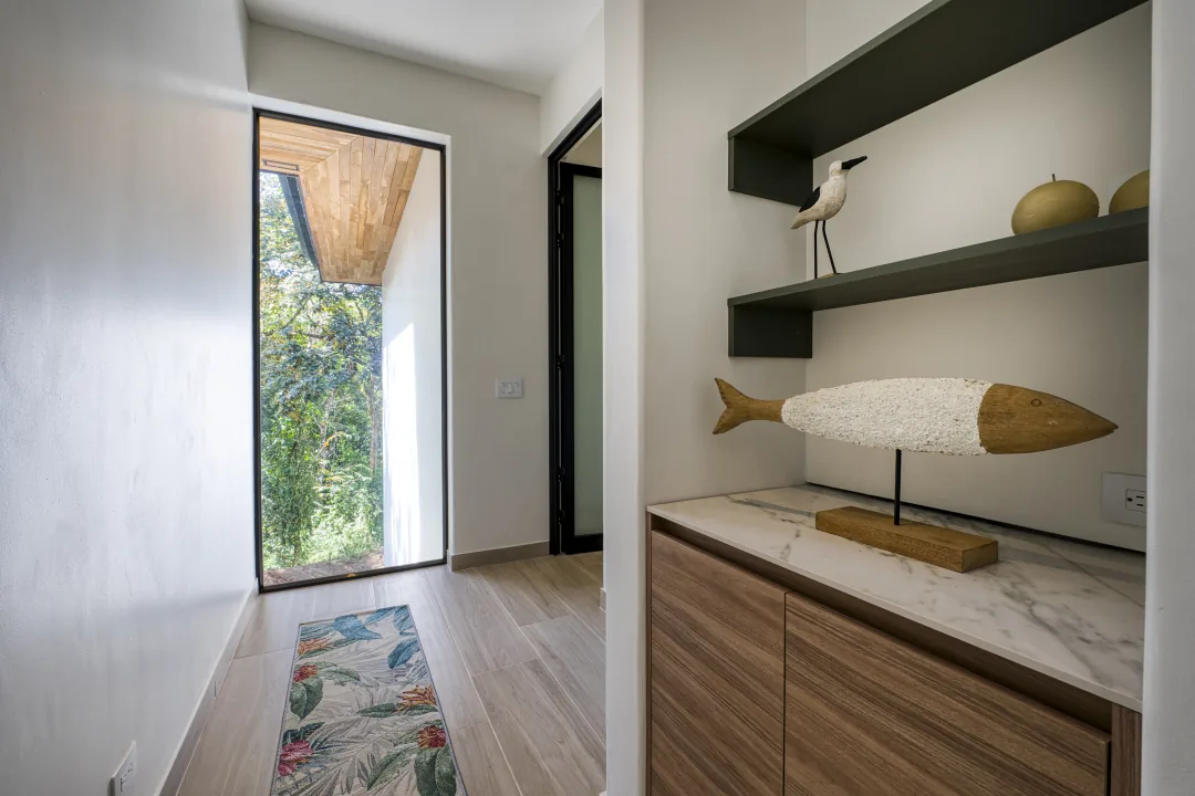 Dulce Pac&iacute;fico &mdash; the built in shelving