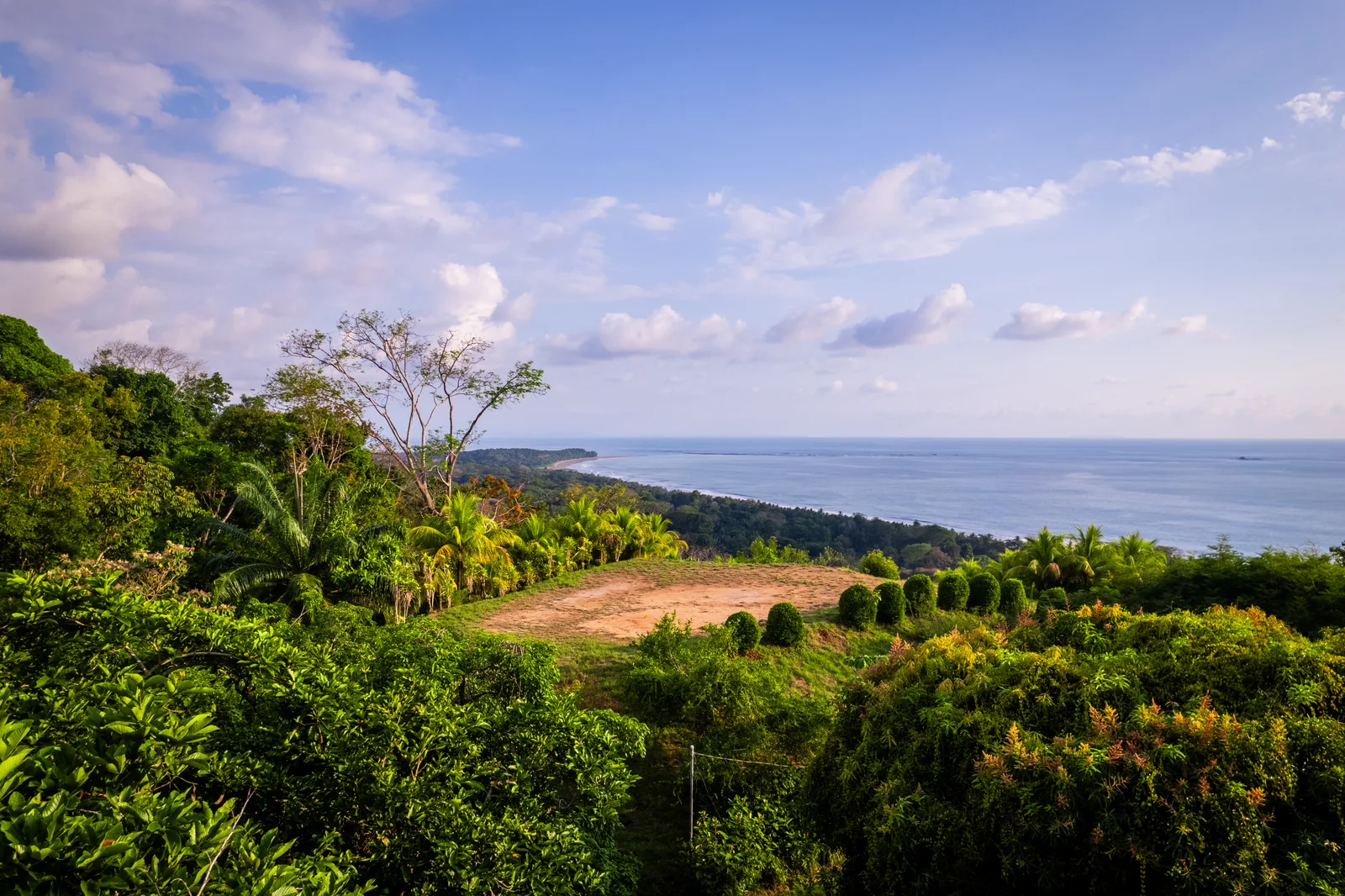 Finca La Cascada &mdash; the land and the coastline together