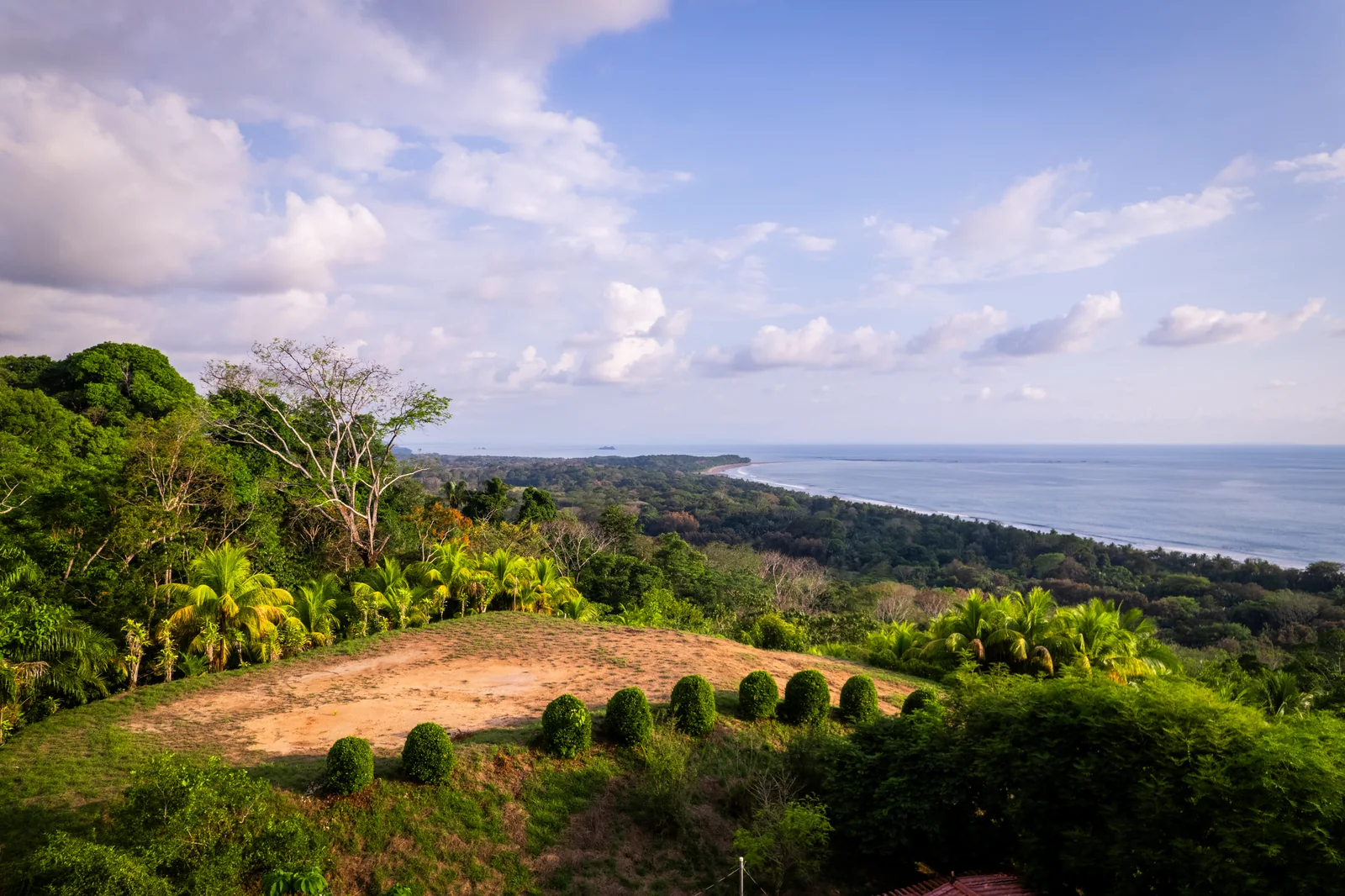 Finca La Cascada &mdash; the open ground where the building sites are