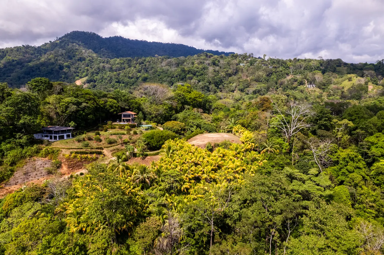 Finca La Cascada &mdash; a second house on the slope