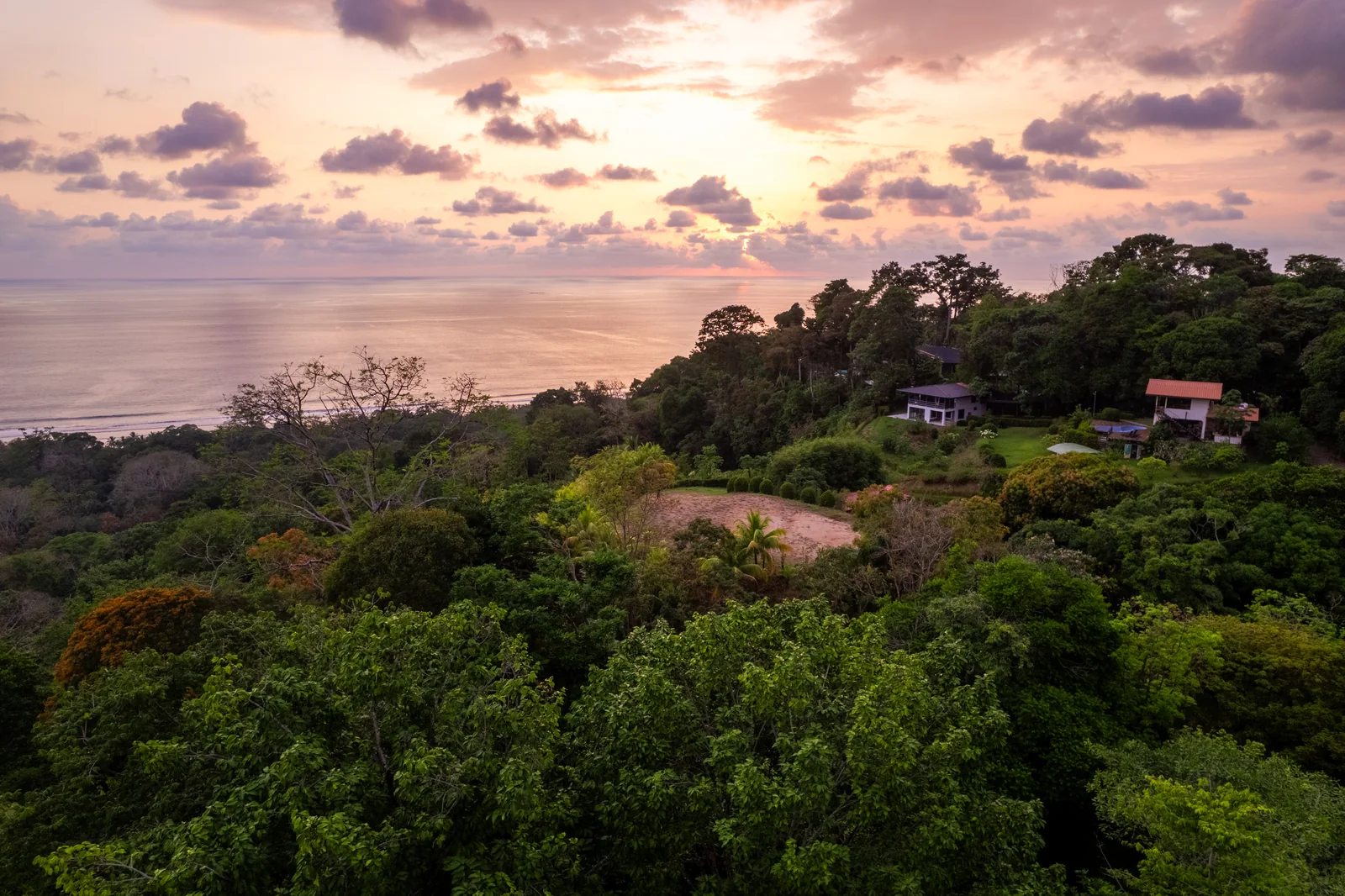 Finca La Cascada &mdash; the land under evening cloud