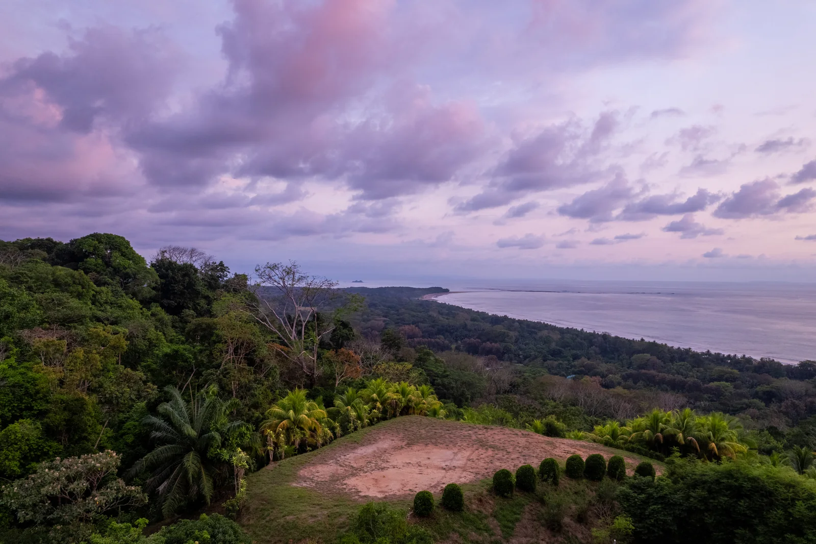 Finca La Cascada &mdash; dusk over the open ground