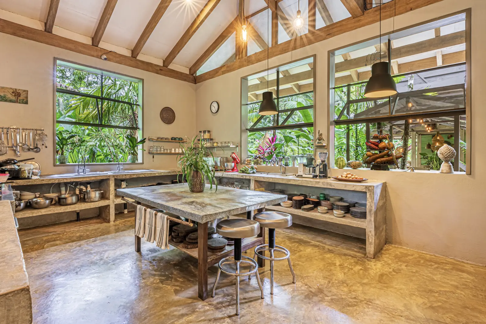 680-acre Golfo Dulce estate &mdash; The kitchen that serves the estate