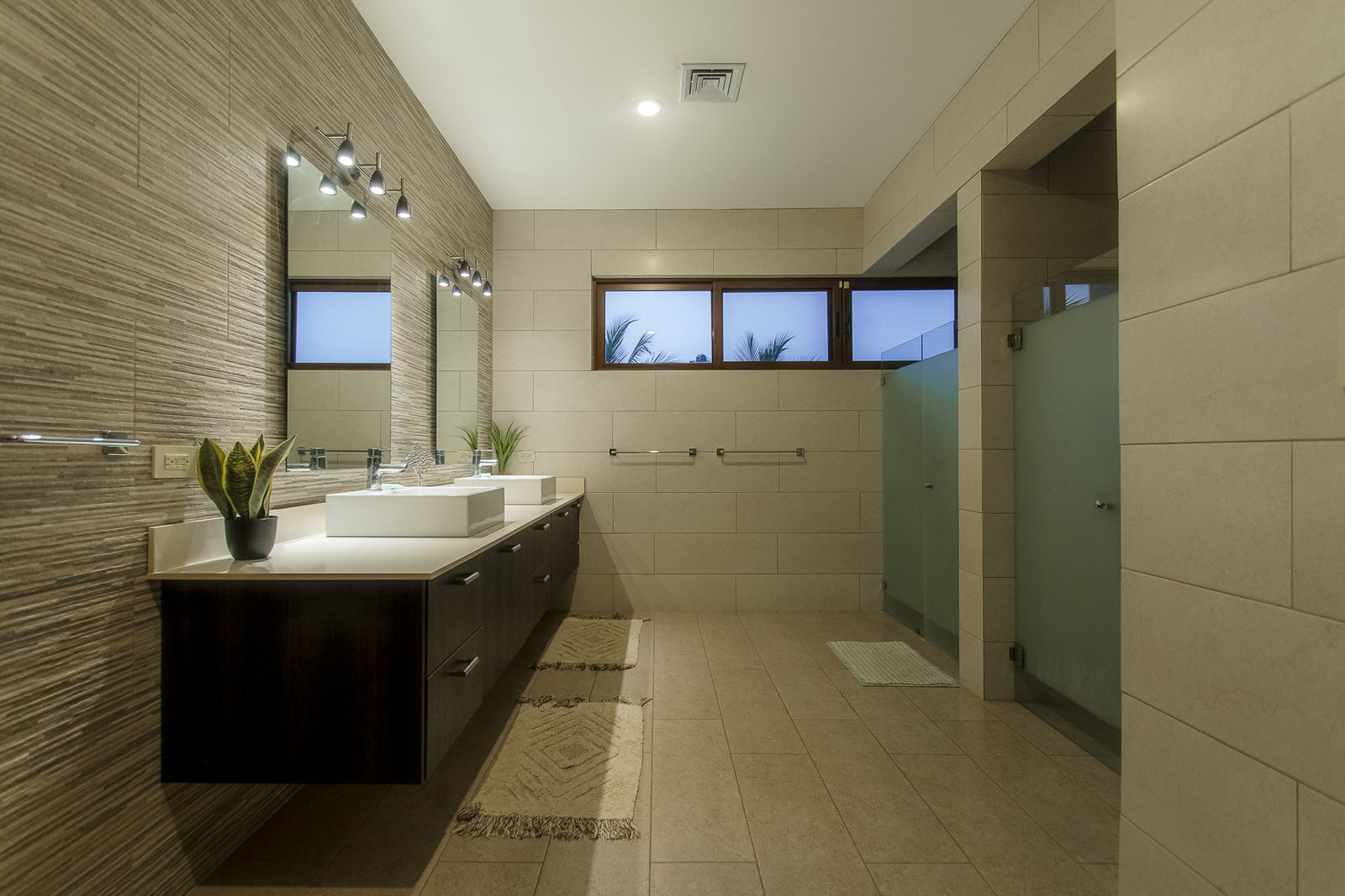 La Estancia &mdash; An en-suite bath with double vanity