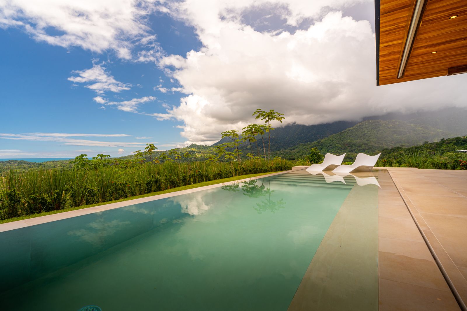 Modern Glass Estate &mdash; The infinity edge above the valley
