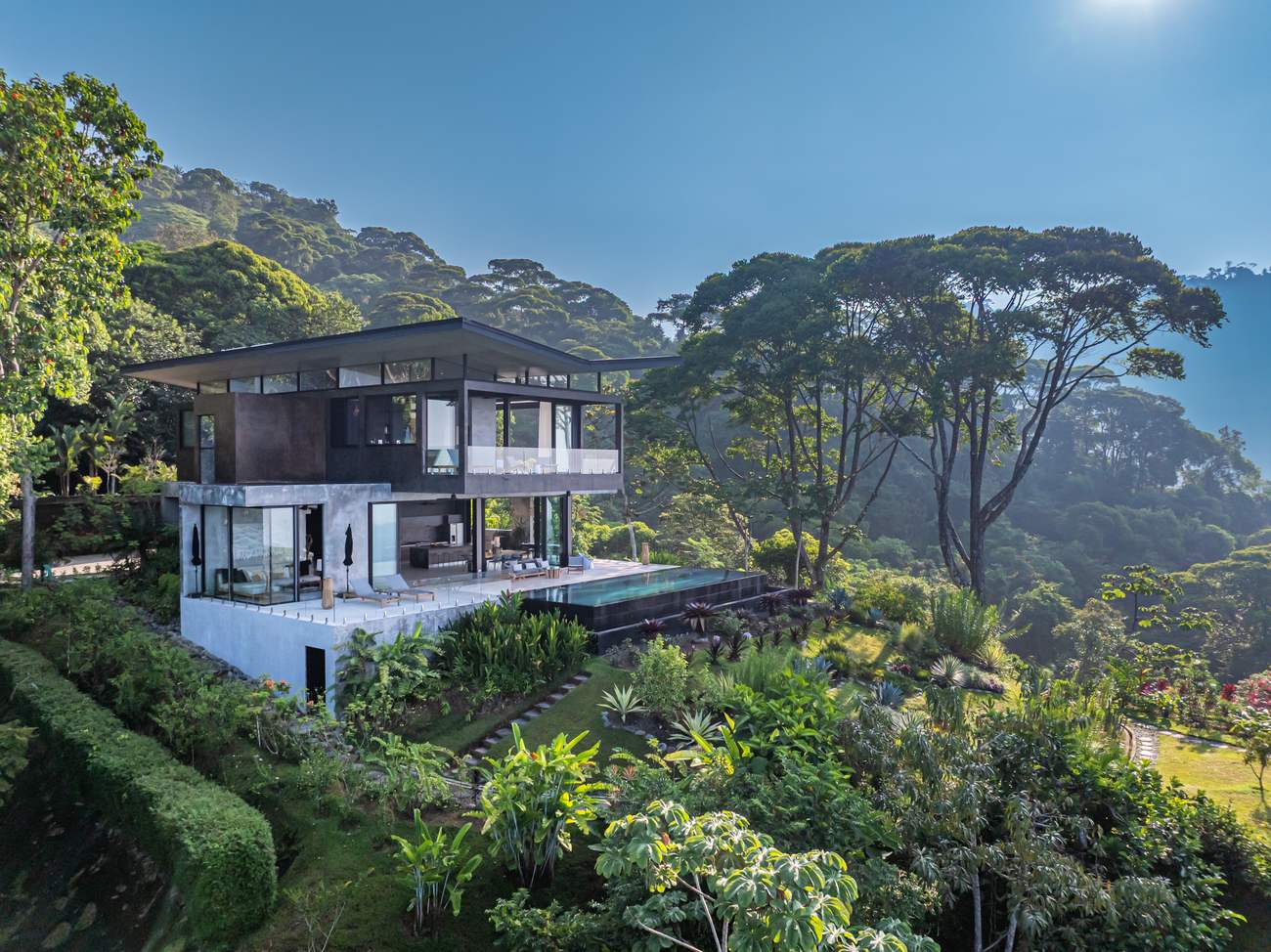 &iexcl;Que Brava! &mdash; the house in the rainforest