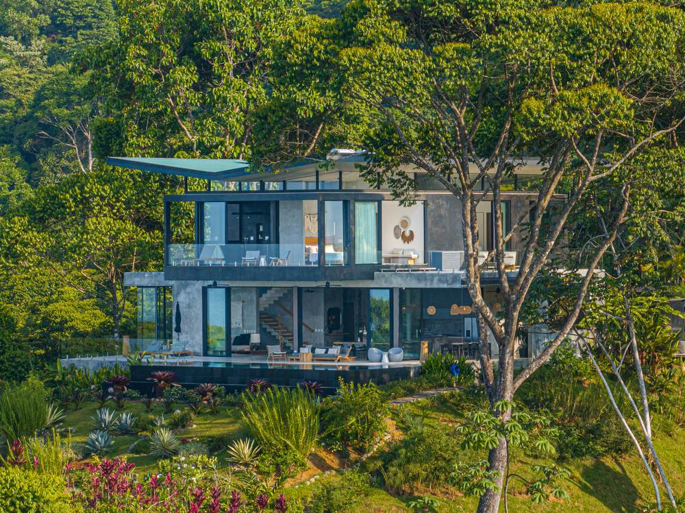 &iexcl;Que Brava! &mdash; the elevation seen from below