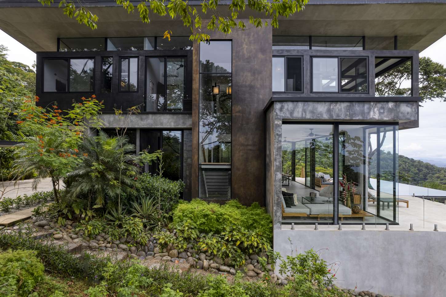 &iexcl;Que Brava! &mdash; the board formed concrete facade