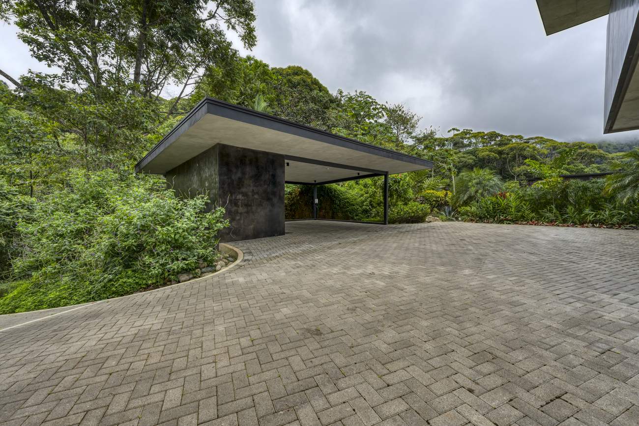 &iexcl;Que Brava! &mdash; the carport