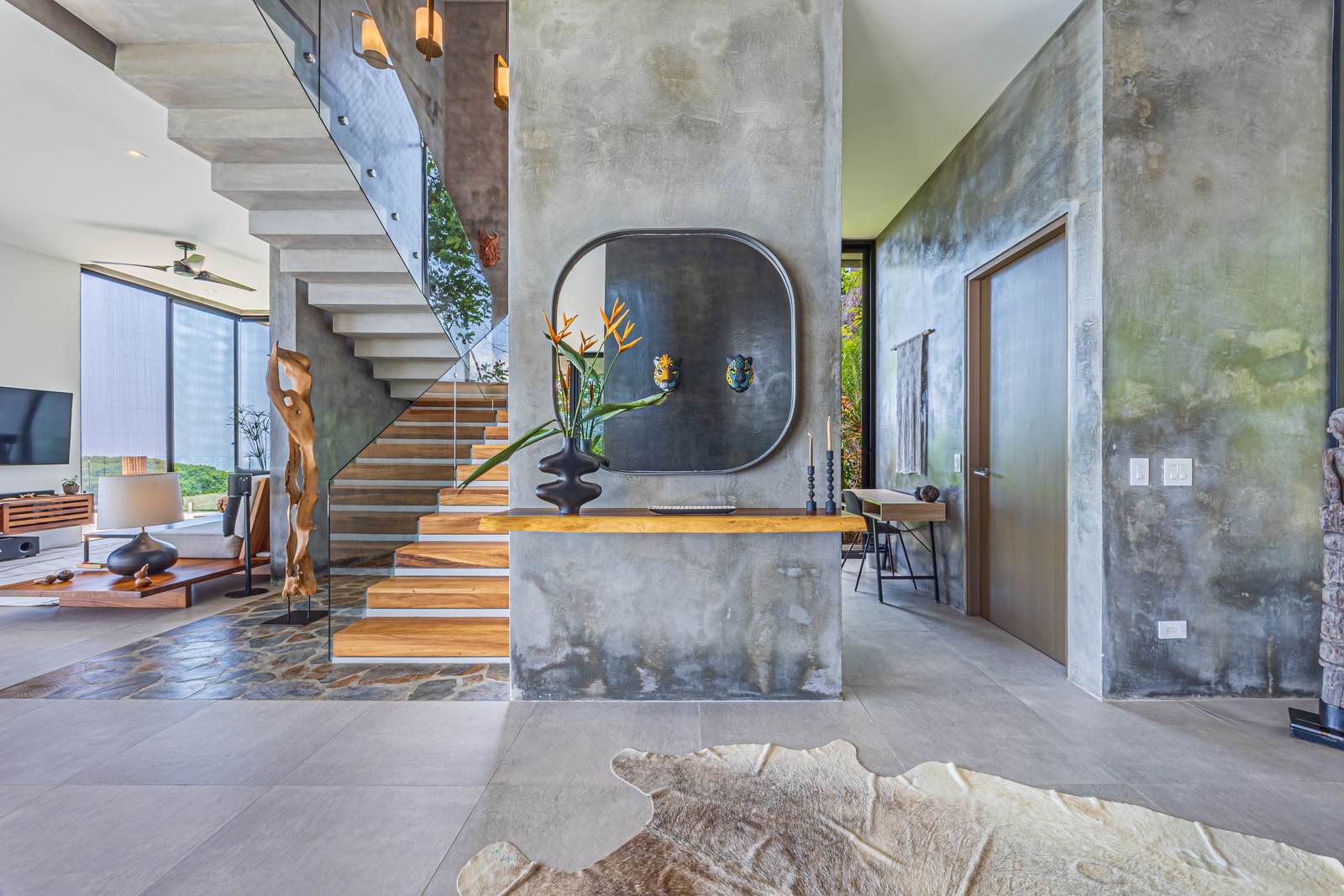 &iexcl;Que Brava! &mdash; the entry and floating staircase