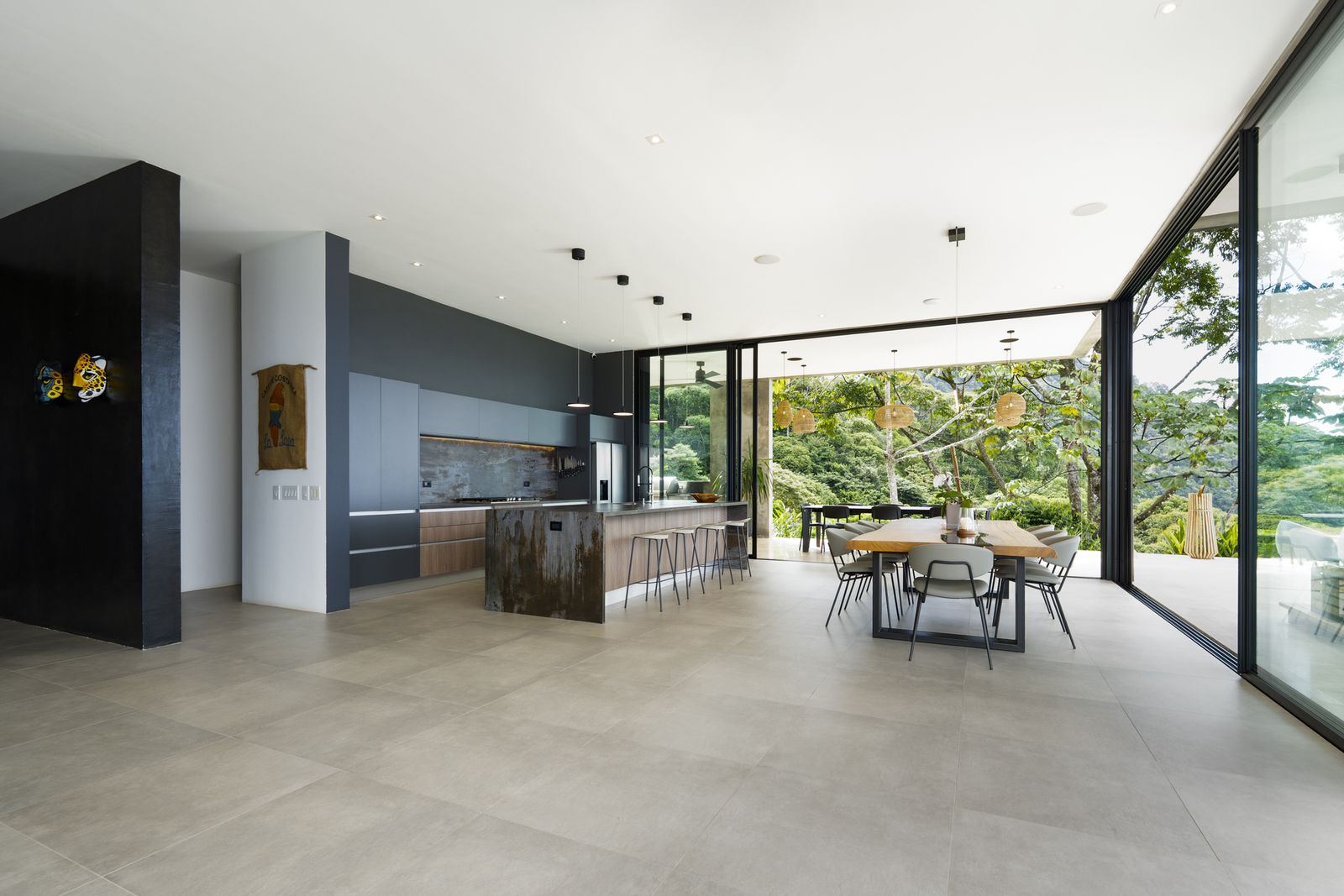 &iexcl;Que Brava! &mdash; the kitchen and outdoor dining