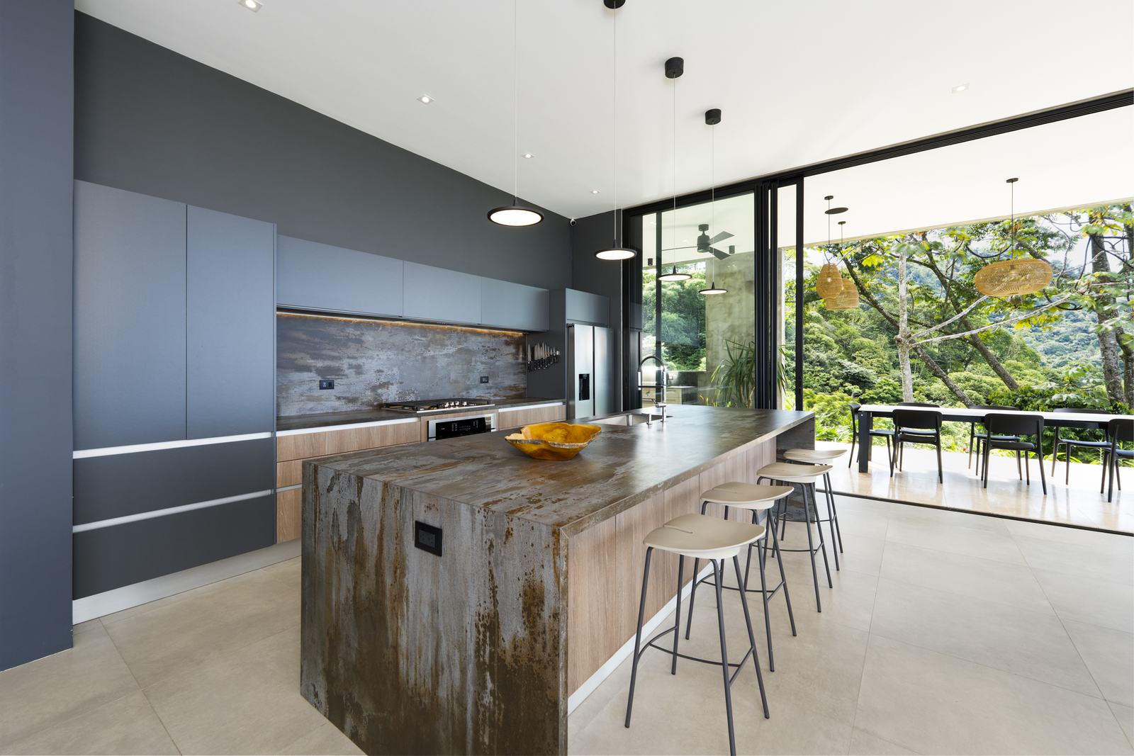 &iexcl;Que Brava! &mdash; kitchen and dining