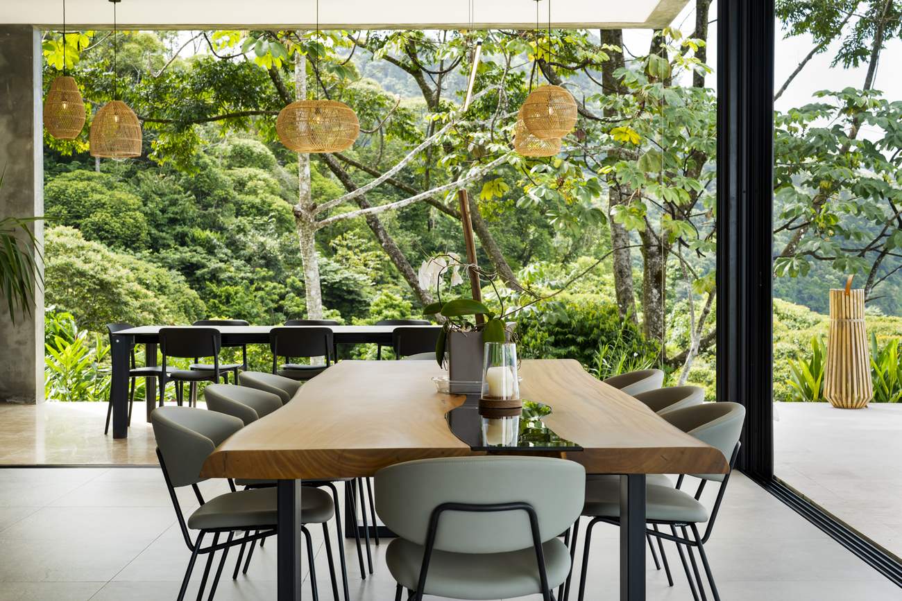 &iexcl;Que Brava! &mdash; the dining table