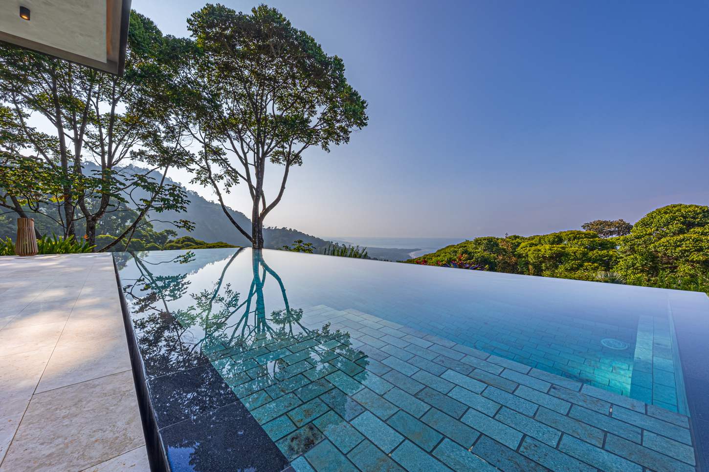 &iexcl;Que Brava! &mdash; the infinity pool and the Whale&rsquo;s Tail
