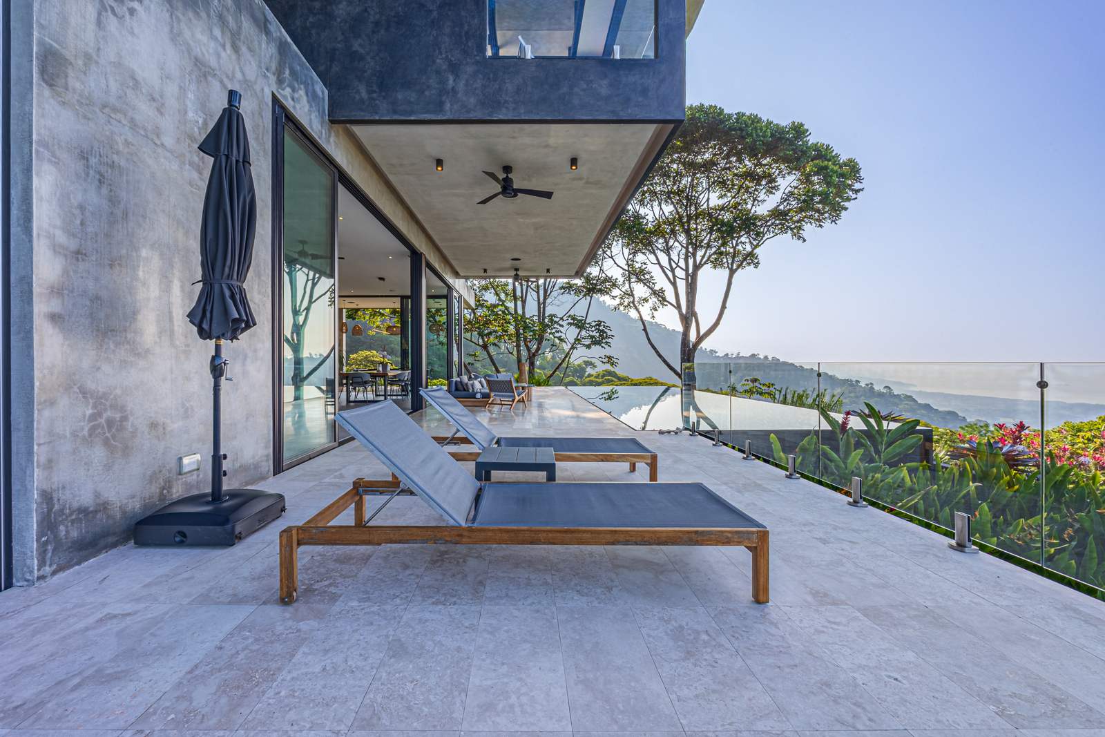 &iexcl;Que Brava! &mdash; loungers above the pool