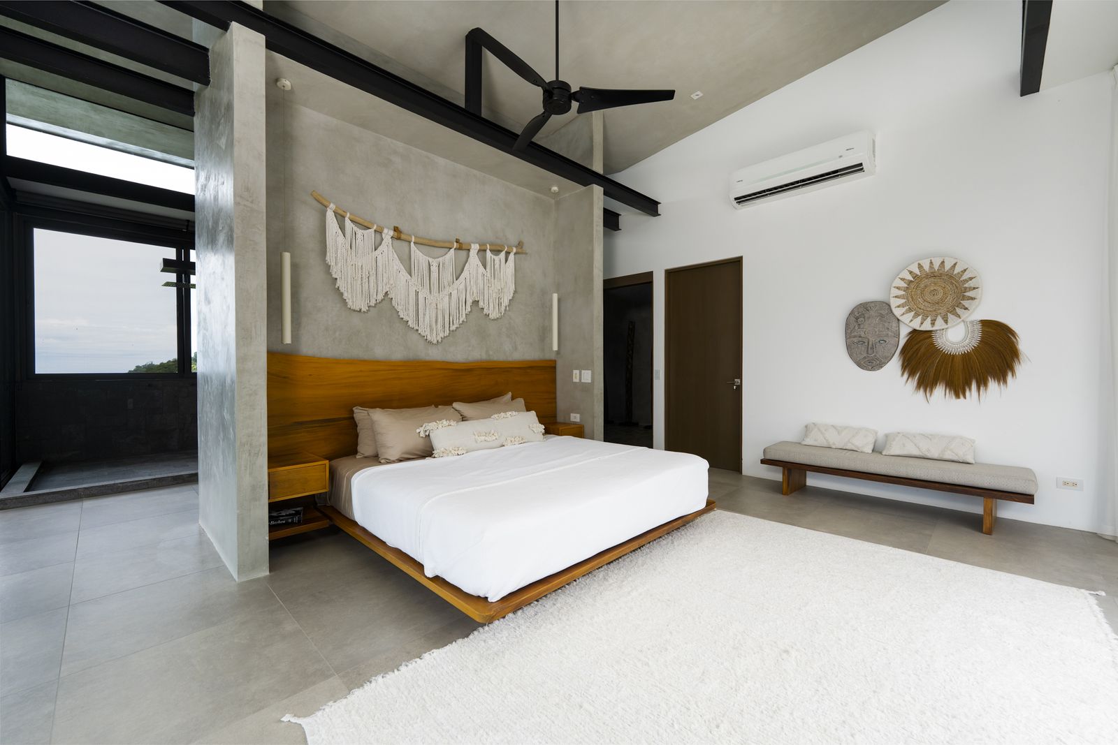 &iexcl;Que Brava! &mdash; the primary suite and bath