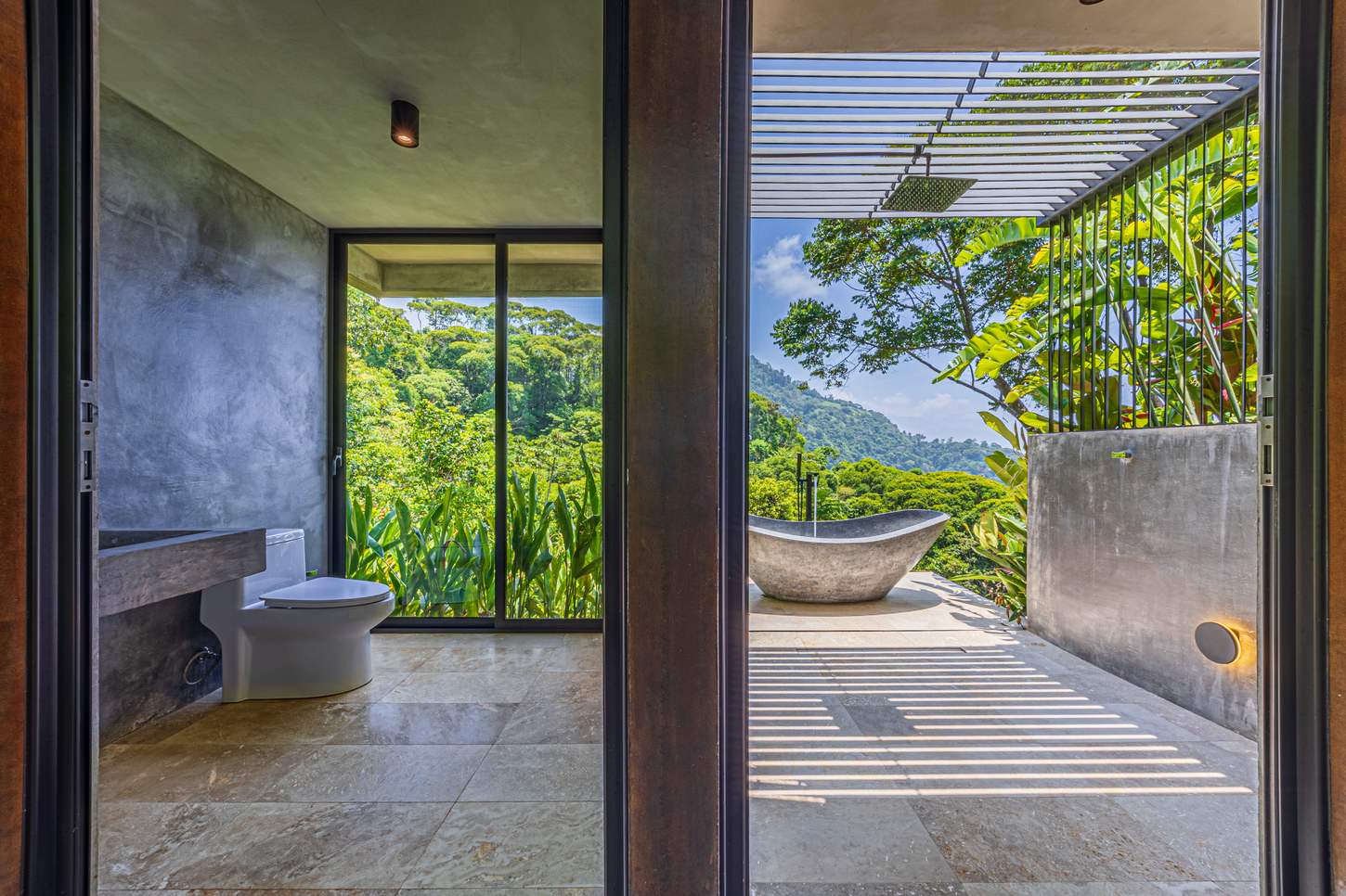 &iexcl;Que Brava! &mdash; the outdoor bath and shower