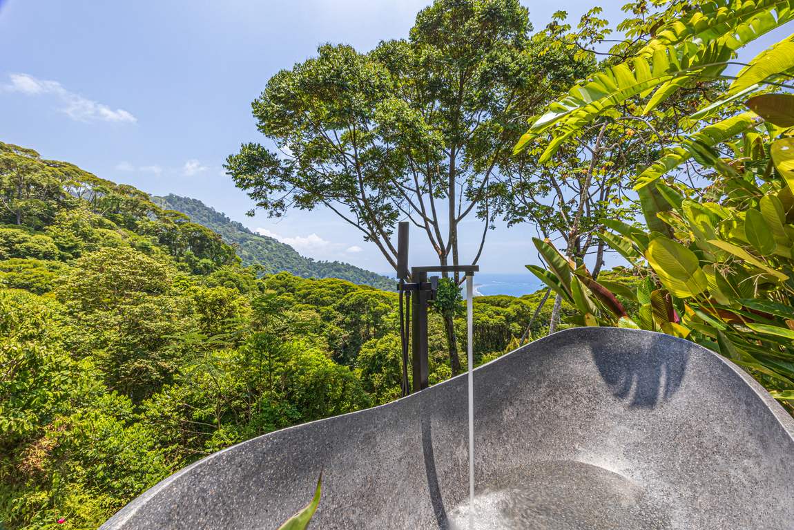 &iexcl;Que Brava! &mdash; the outdoor tub