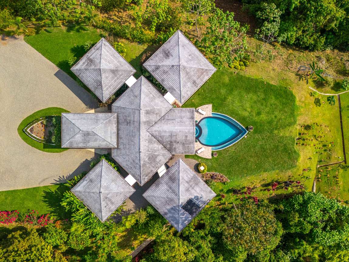 Sue&ntilde;o del Pac&iacute;fico &mdash; Seen from directly above: separate pods arranged around the pool, linked by covered walkways