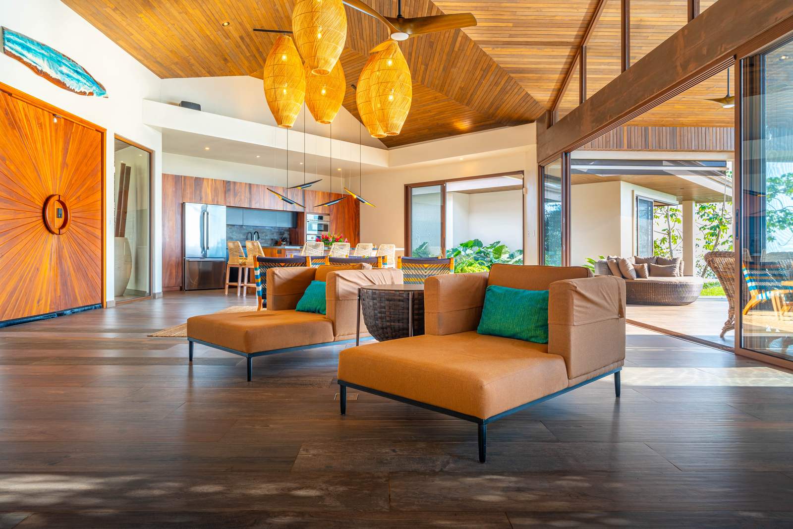 Sue&ntilde;o del Pac&iacute;fico &mdash; The living area under the timber ceiling