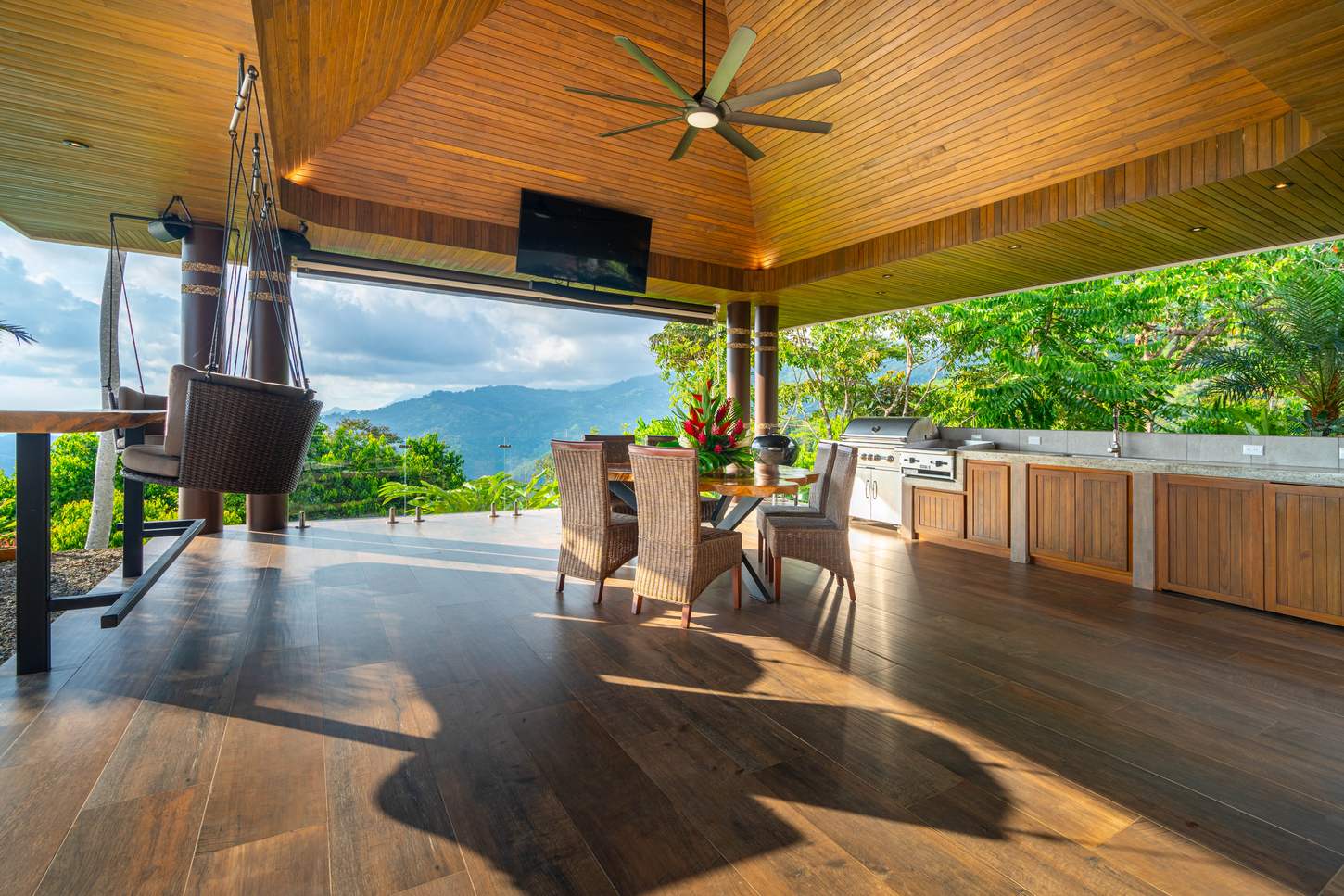 Sue&ntilde;o del Pac&iacute;fico &mdash; The rancho &mdash; the open-air kitchen and entertaining pavilion