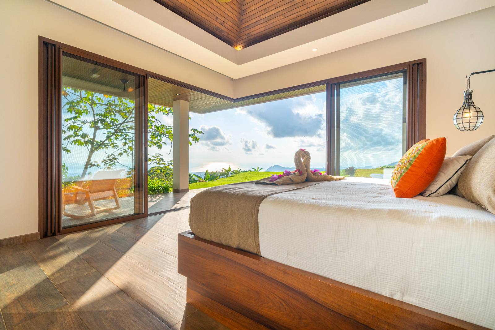 Sue&ntilde;o del Pac&iacute;fico &mdash; The master suite looking out over the valley