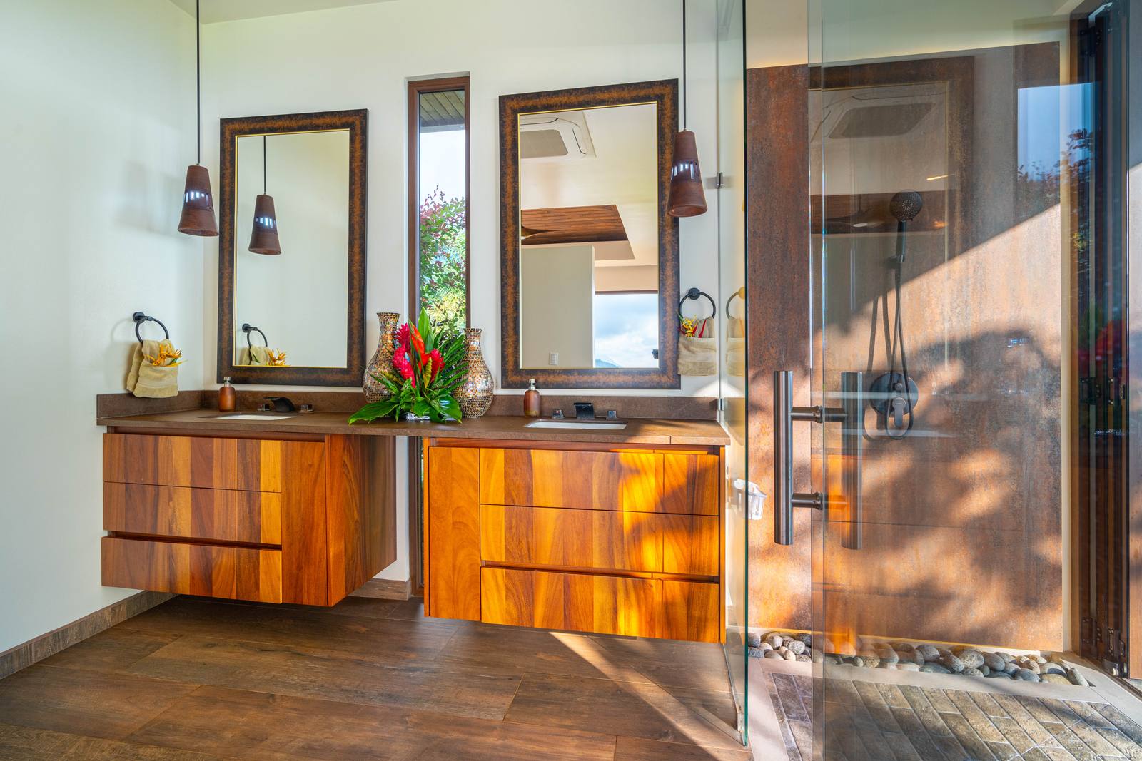 Sue&ntilde;o del Pac&iacute;fico &mdash; A vanity in solid hardwood