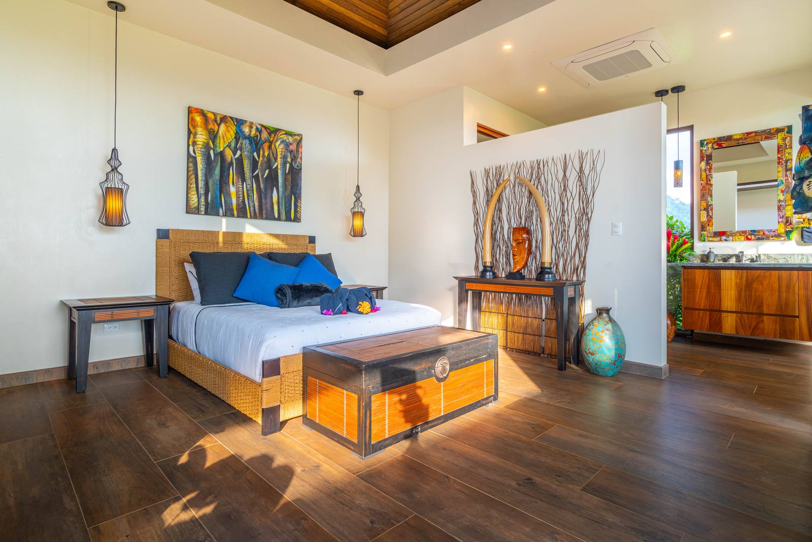 Sue&ntilde;o del Pac&iacute;fico &mdash; A guest suite, standing as its own pod