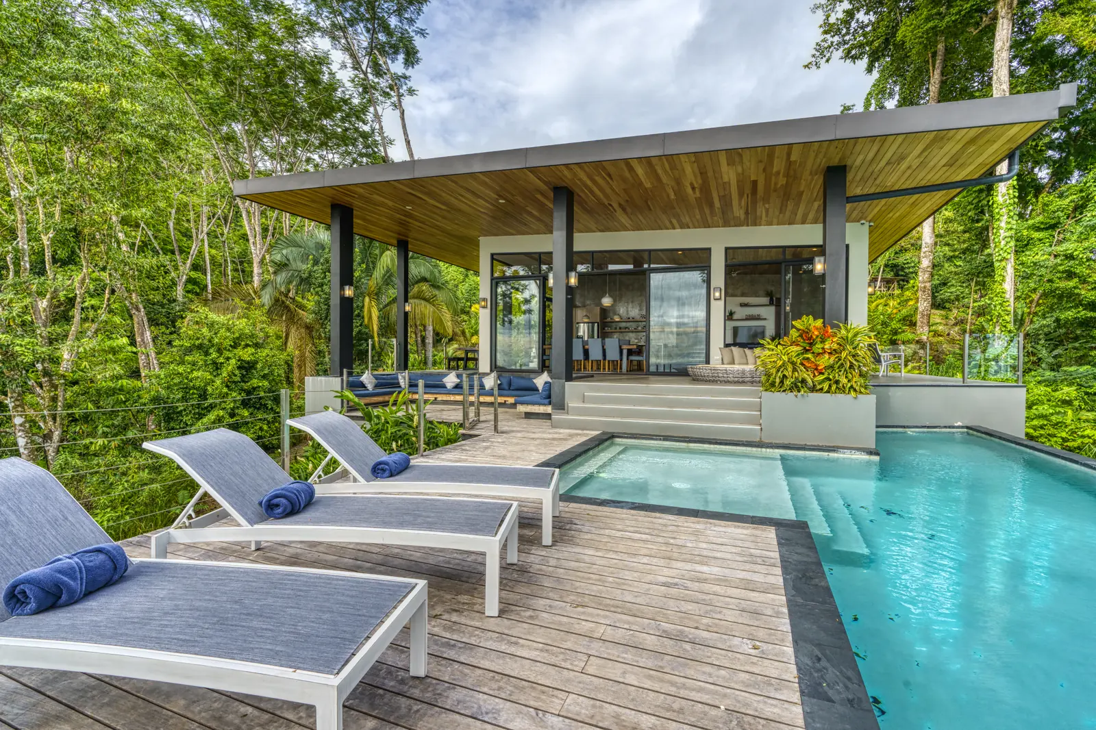 Villa Cosara &mdash; loungers at the pool&rsquo;s edge