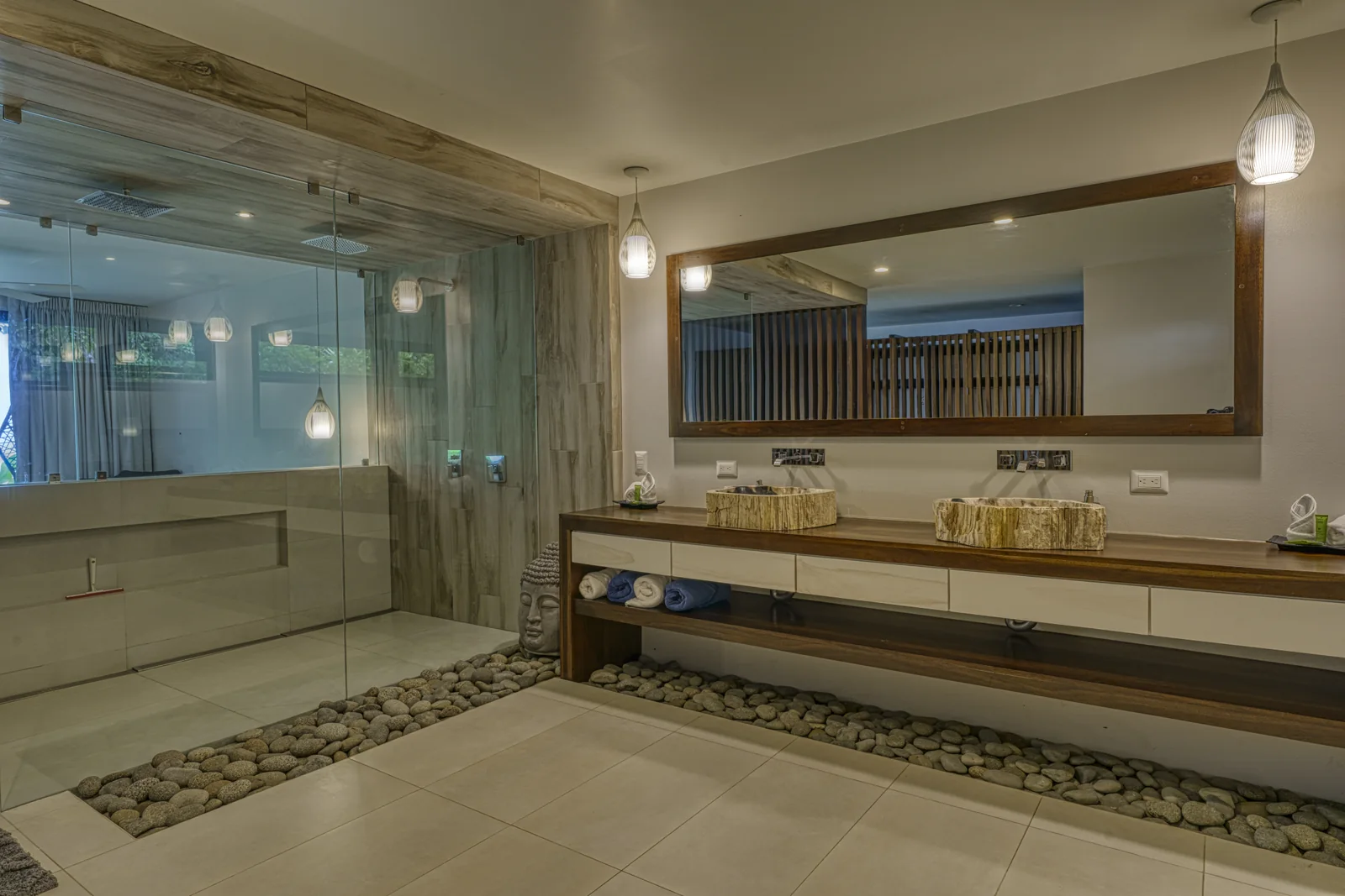 Villa Cosara &mdash; a bathroom open to the trees