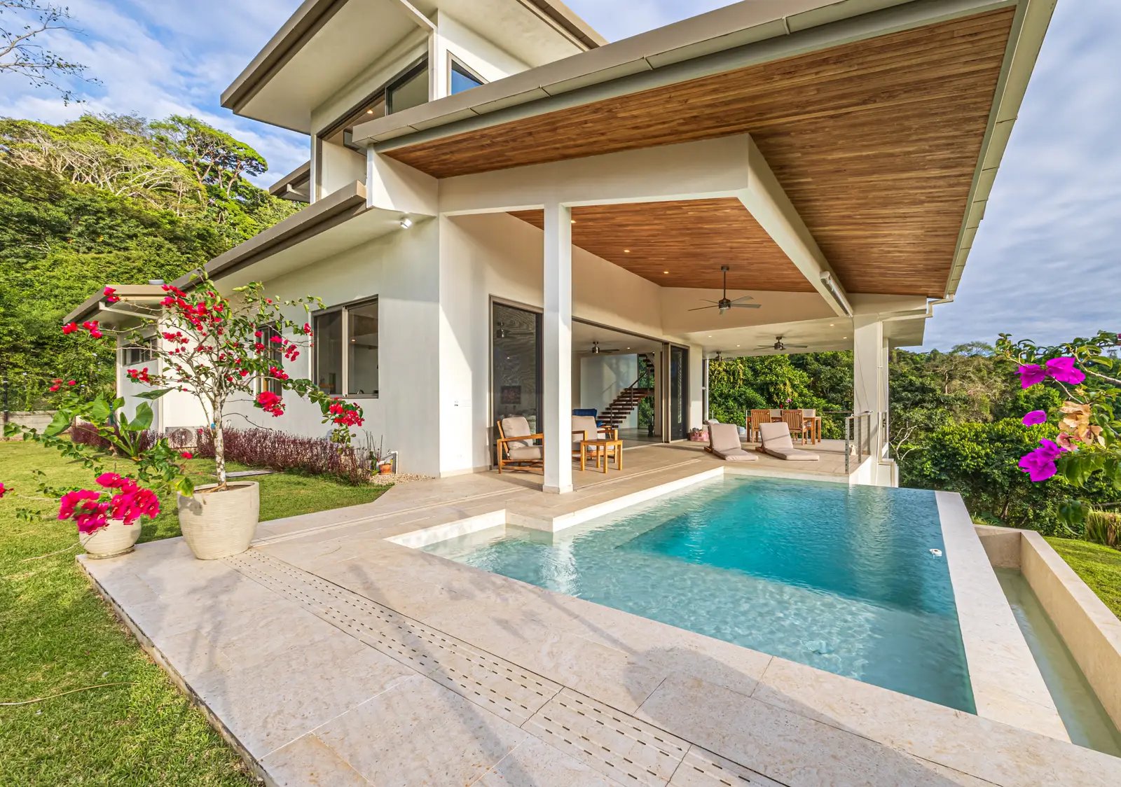 Villa Doble Vista &mdash; house from the lawn
