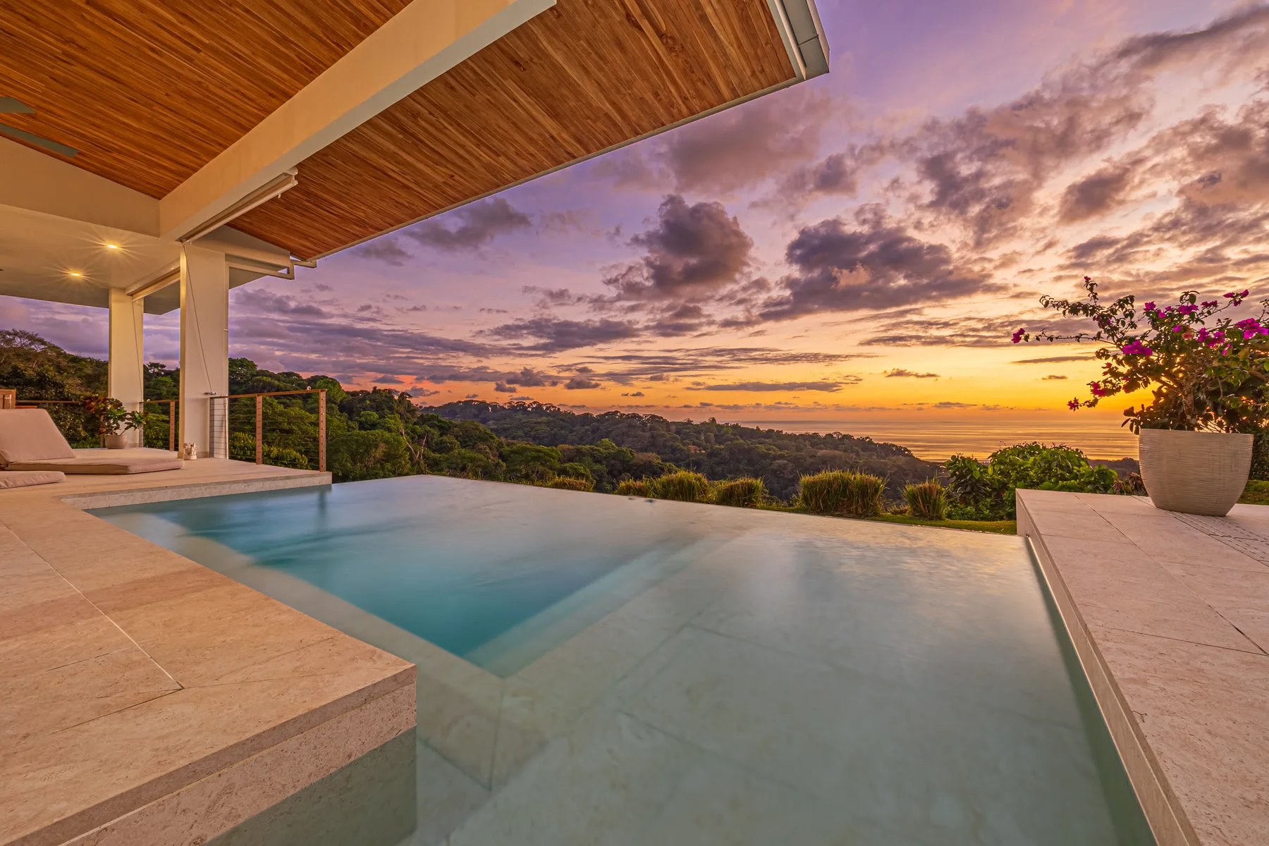 Villa Doble Vista &mdash; pool at dusk