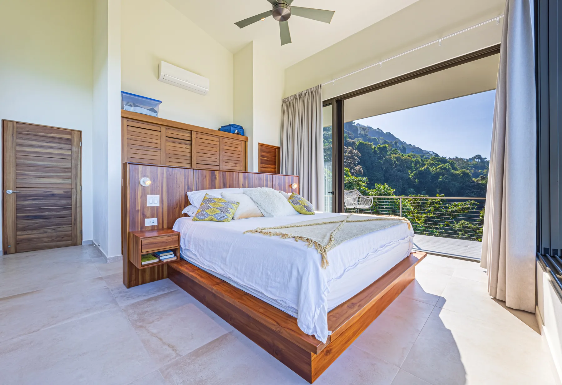 Villa Doble Vista &mdash; primary bedroom