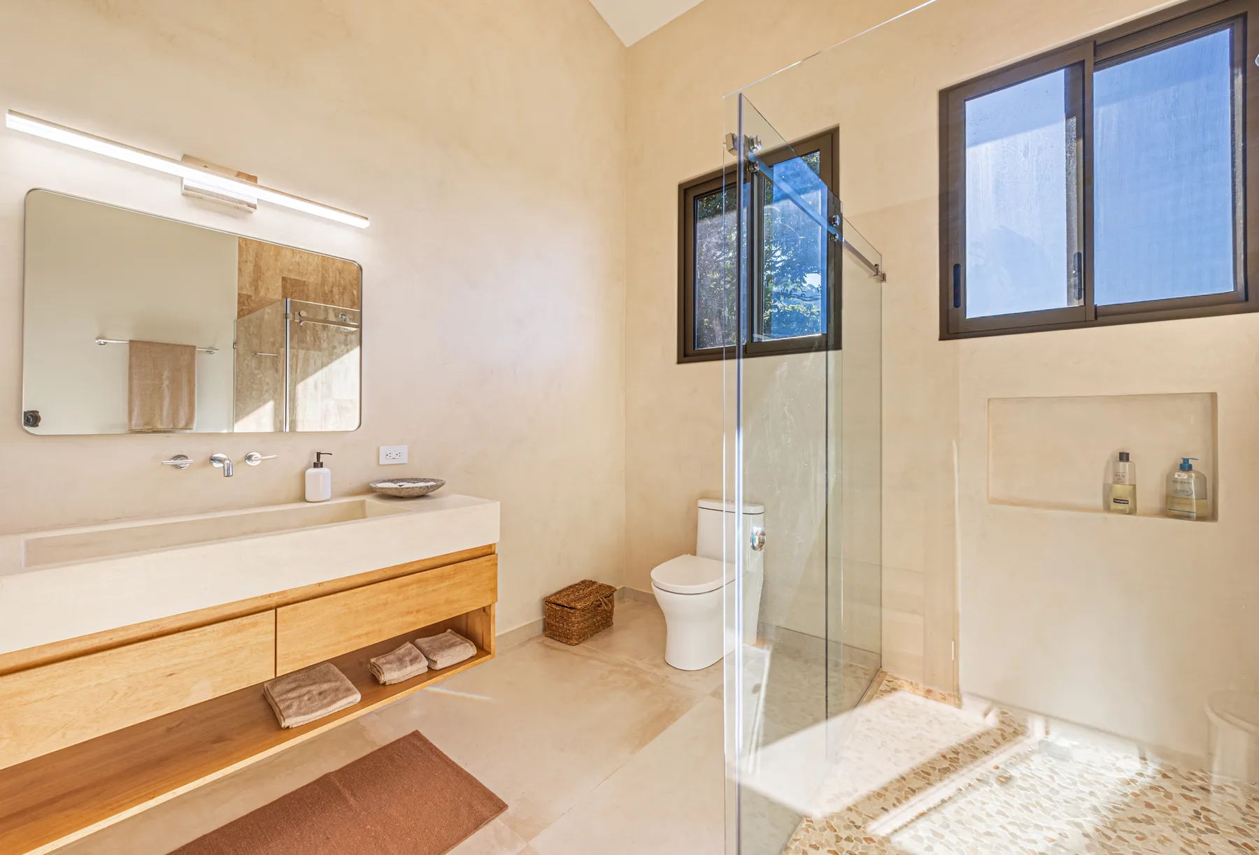 Villa Doble Vista &mdash; bath and glass shower
