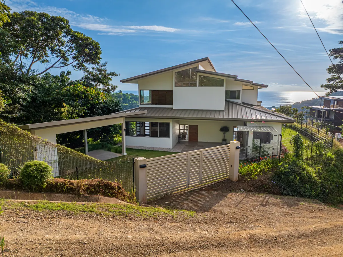 Villa Doble Vista &mdash; house from the drive