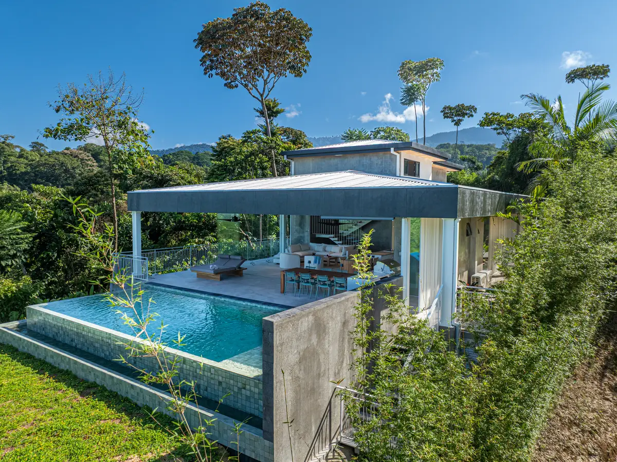 Villa Las Brisas &mdash; the pool above the jungle