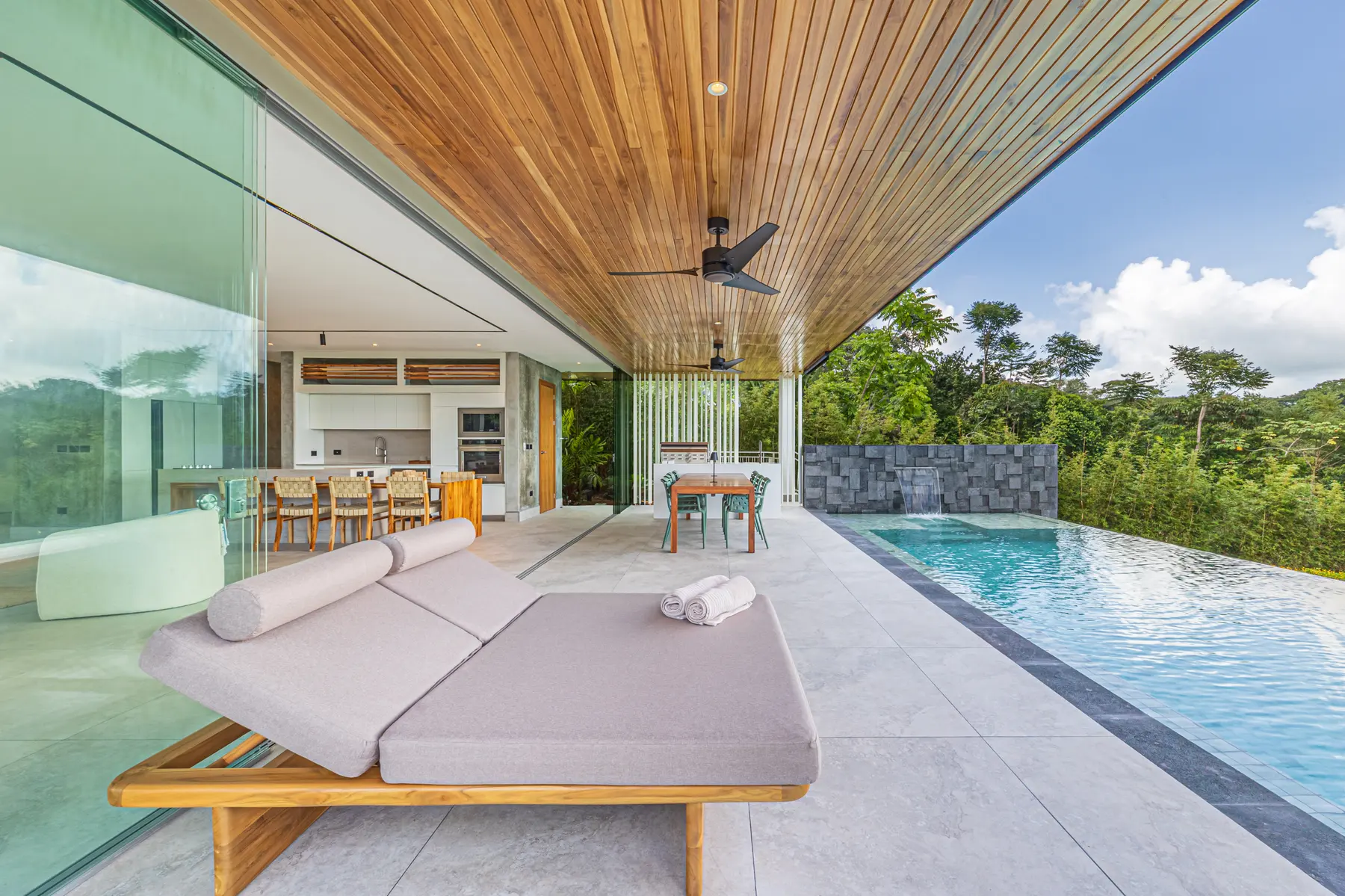 Villa Las Brisas &mdash; the pool terrace
