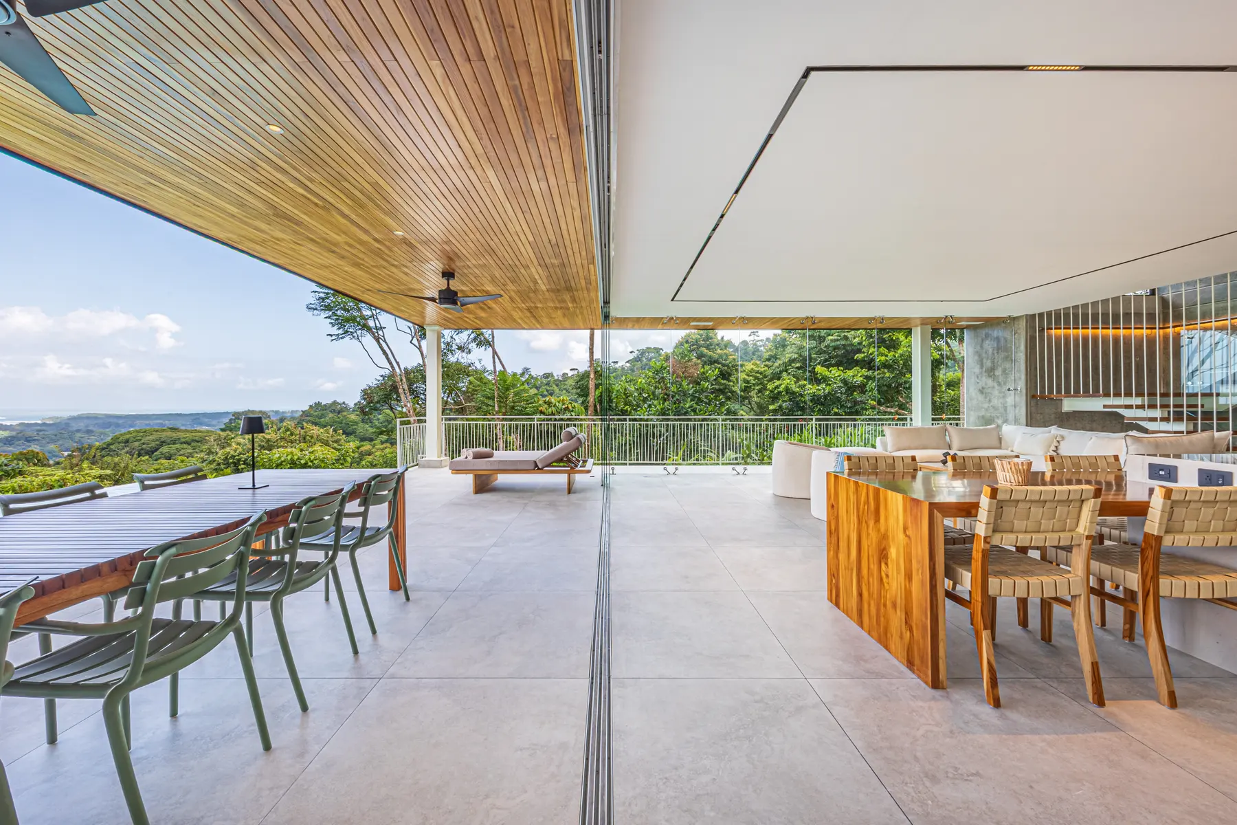 Villa Las Brisas &mdash; dining on the terrace