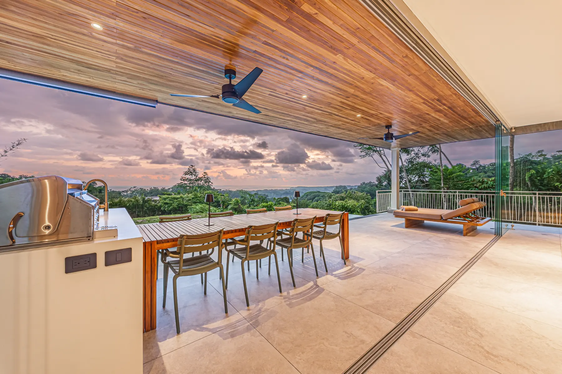 Villa Las Brisas &mdash; dining at dusk