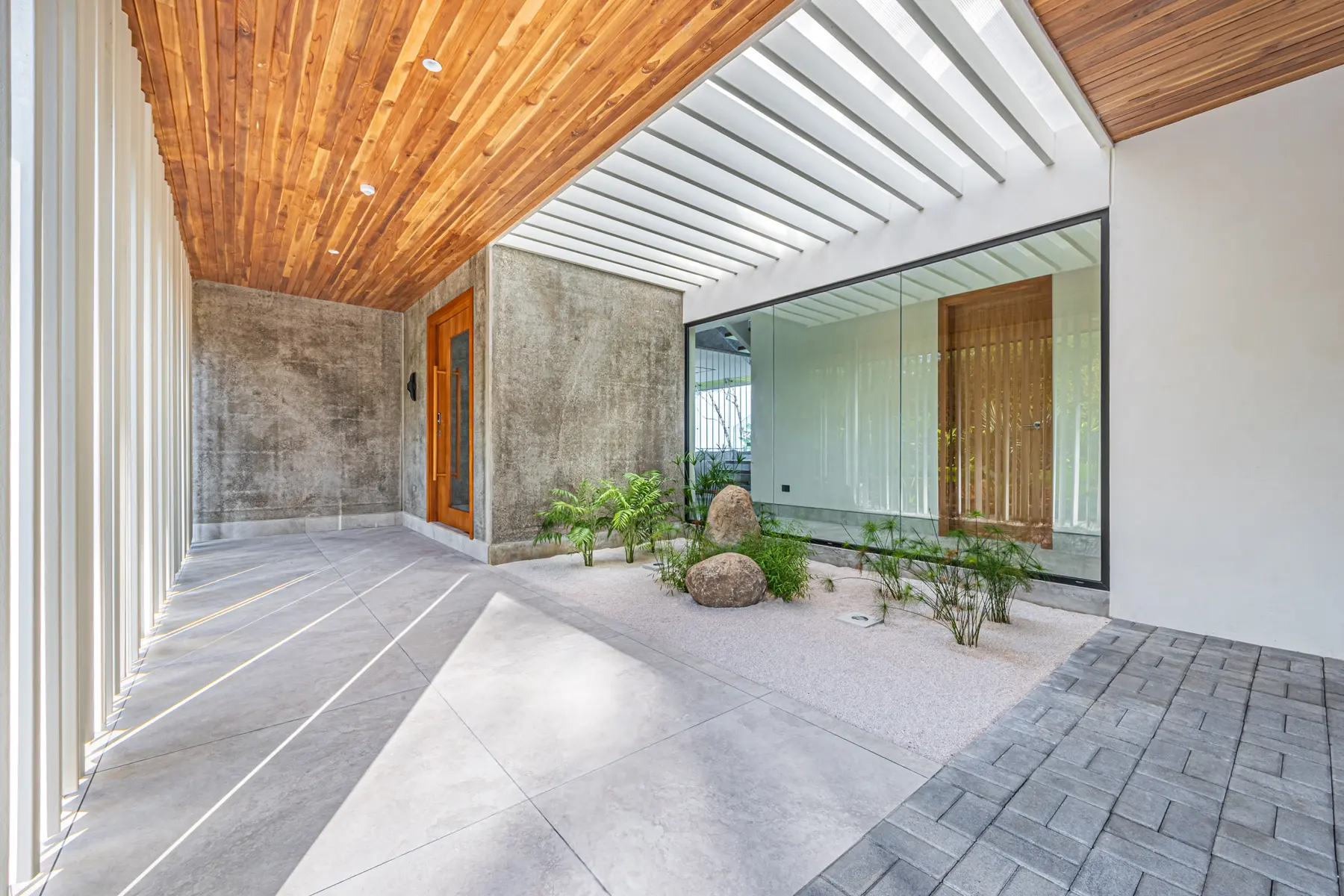 Villa Las Brisas &mdash; the entry courtyard